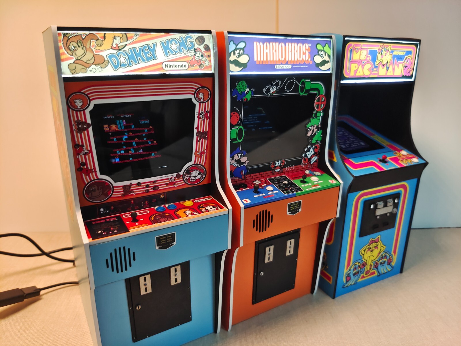 Mario Bros 1/6 scale mini working arcade cabinet (Playscale, New Wave Toys).