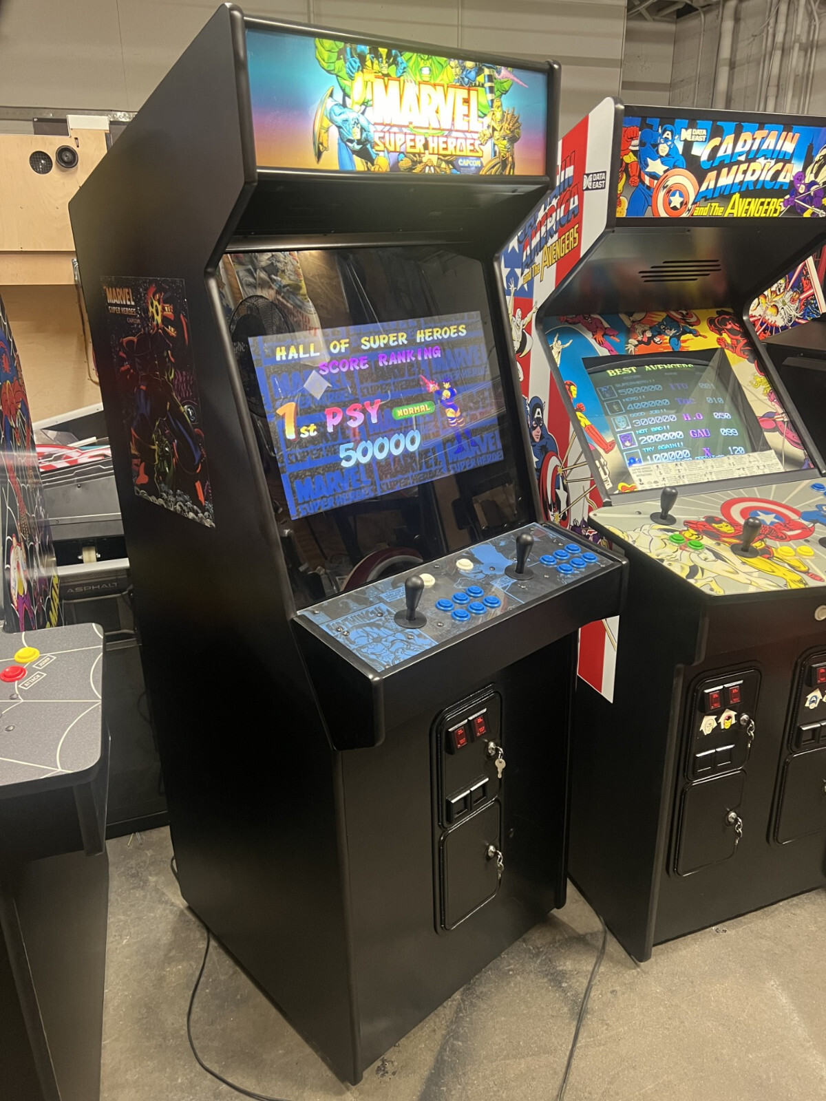 MARVEL SUPER HEROES ARCADE MACHINE by CAPCOM 1995 (Excellent Condition)*RARE*