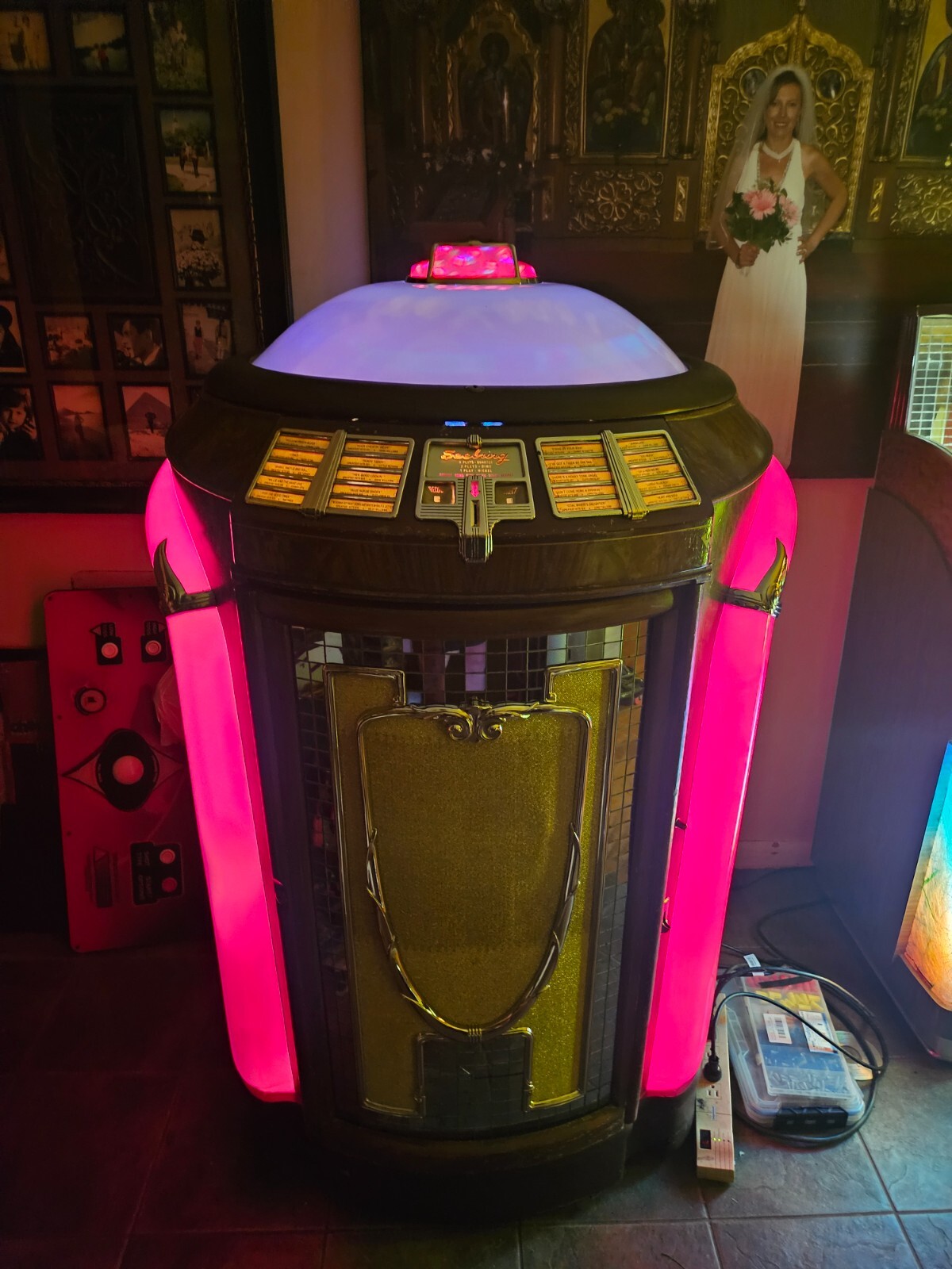 1948 Seeburg 148 Symphonola jukebox older restoration plays, looks great