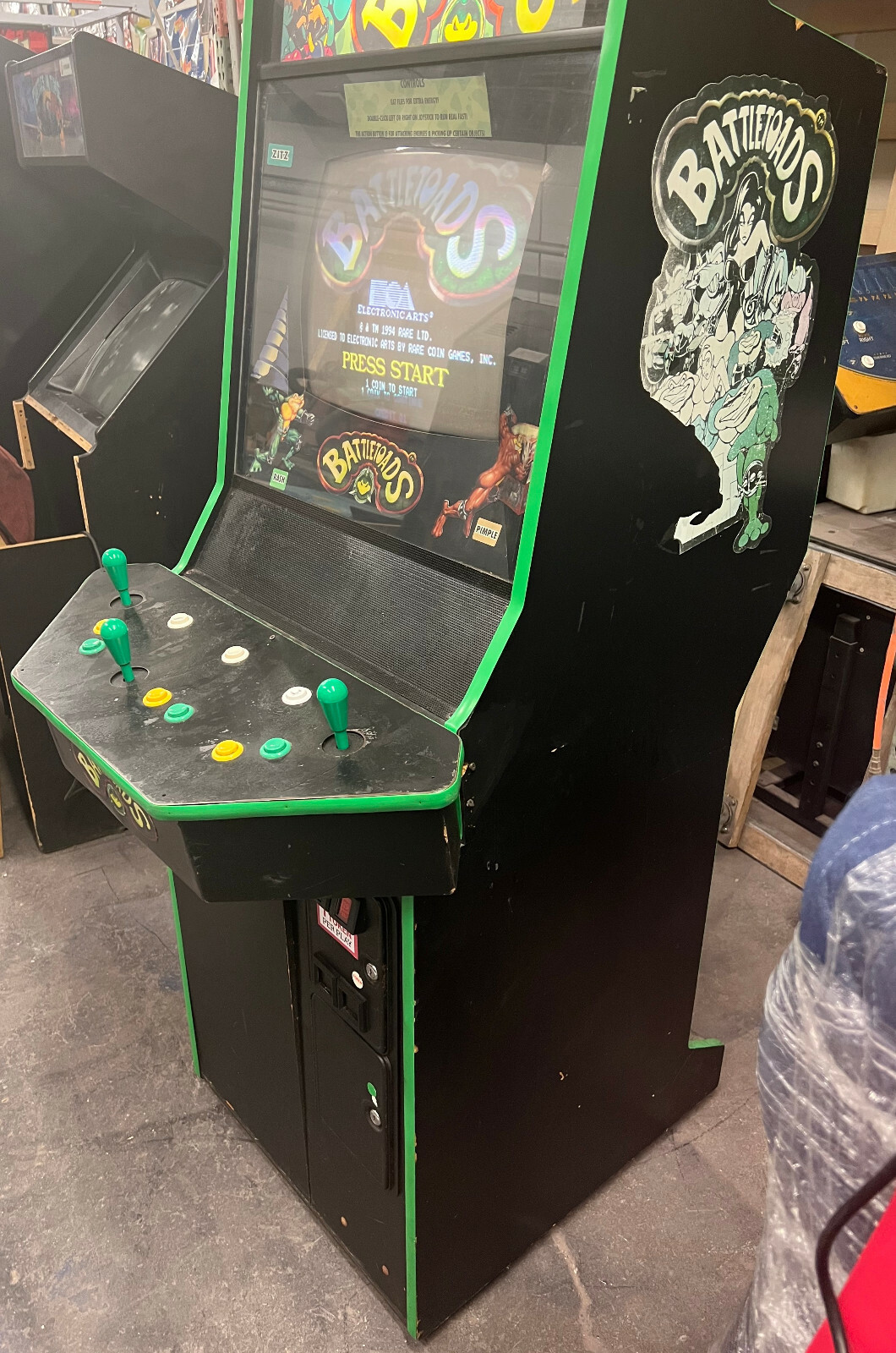 BATTLETOADS ARCADE MACHINE by RARE COIN GAMES INC 1994