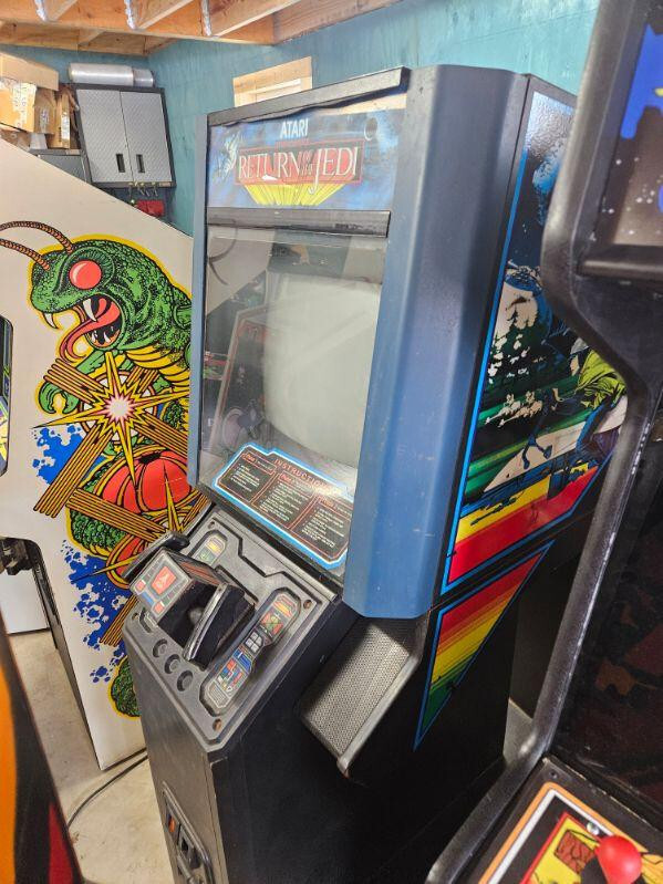 STAR WARS RETURN of the JEDI ARCADE MACHINE by ATARI 1983 (EXCELLENT) *RARE*