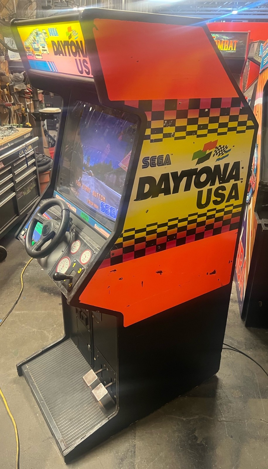DAYTONA USA by SEGA 1994 – STAND UP / UPRIGHT (Linked Pair – 2 Machines) *RARE*