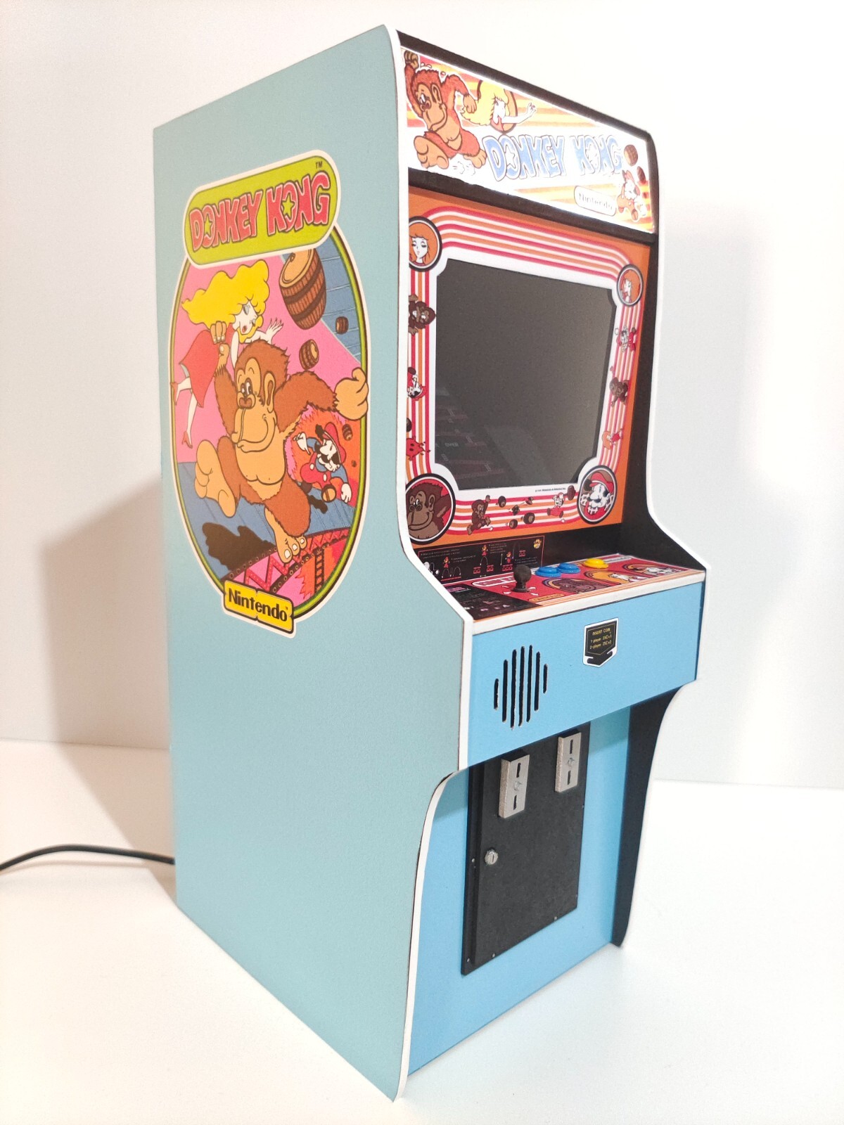 Donkey Kong 1/6 scale mini working arcade cabinet (Playscale, New Wave Toys).