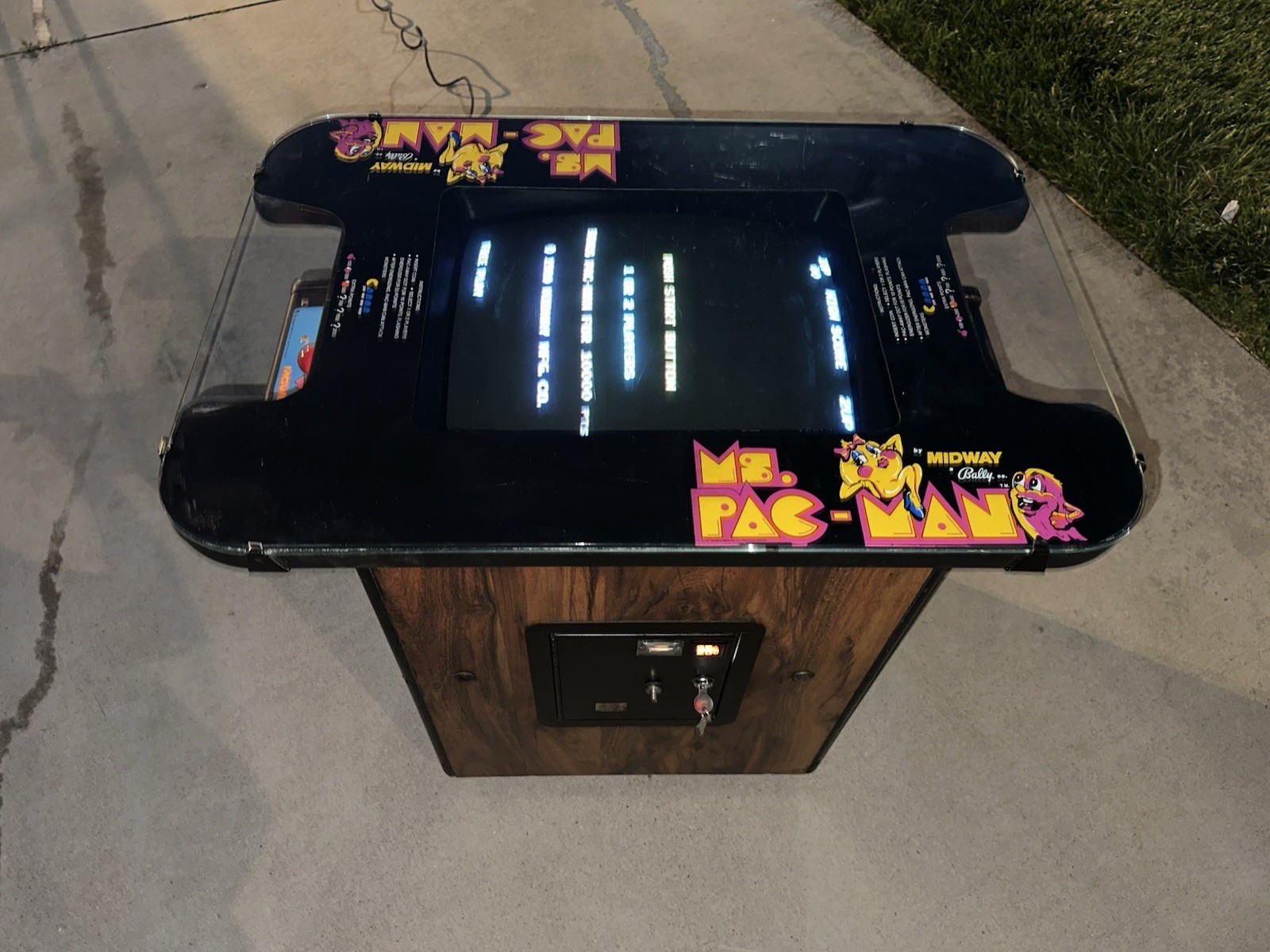 Ms Pacman Table Top Coin Arcade. Wooden exterior made by Midway Bally co Vintage