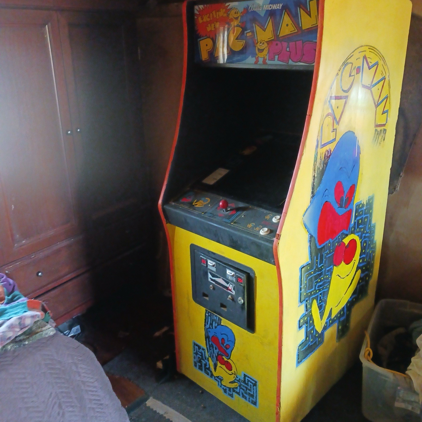Midway Pac-Man Plus Vintage Coin-Op 60 in 1 Arcade Video Game Cabinet