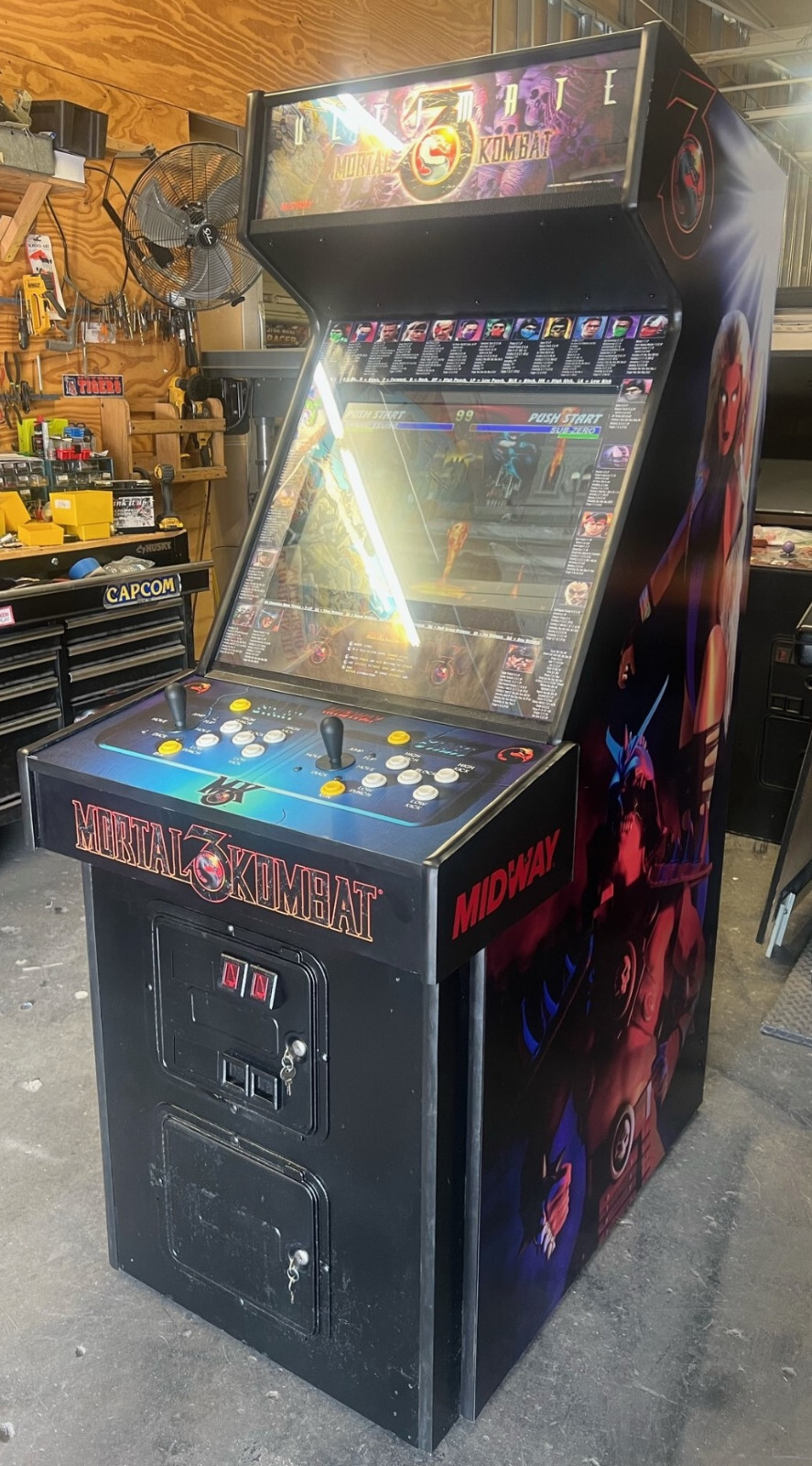 ULTIMATE MORTAL KOMBAT 3 ARCADE MACHINE by MIDWAY 1995 (Excellent Condition)
