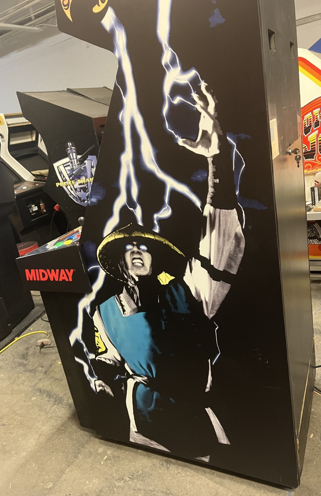 MORTAL KOMBAT II ARCADE MACHINE by MIDWAY 1993 (Excellent Condition)