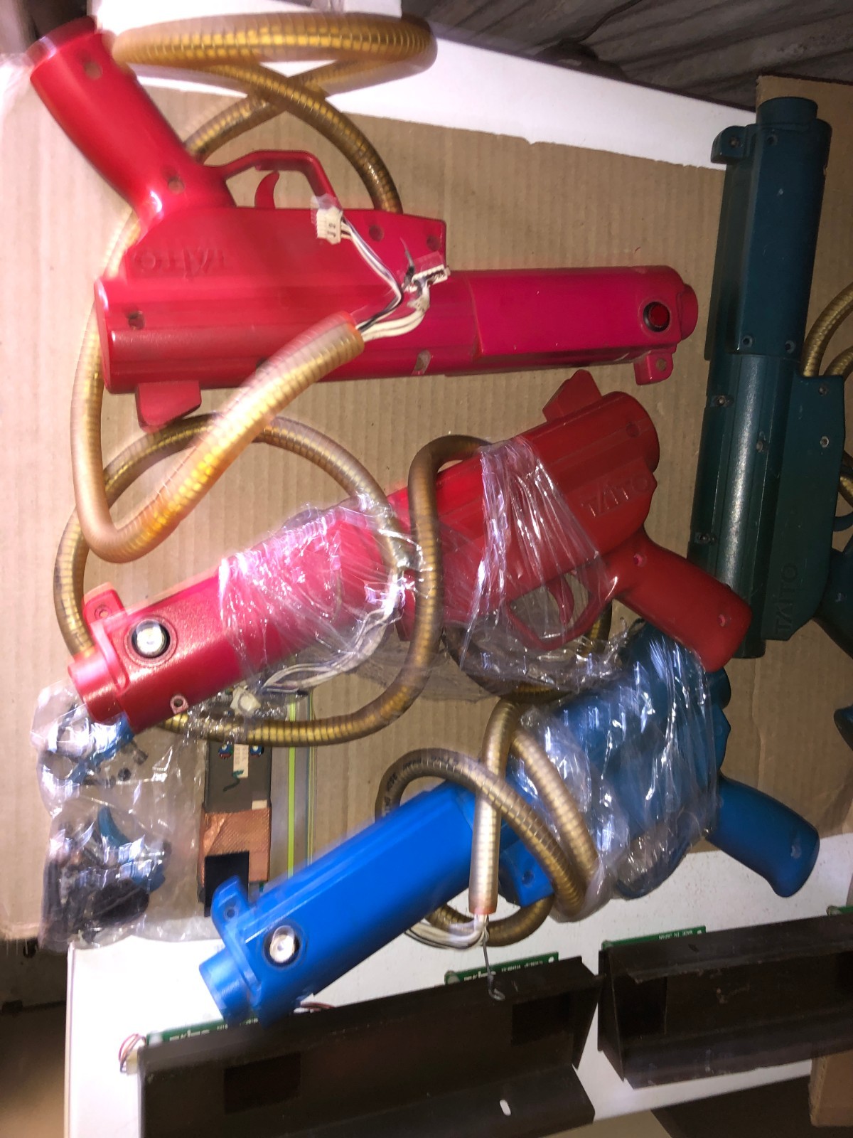 TAITO UNDER FIRE ARCADE GAME GUNS RED AND BLUE WITH PARTS ARCADE