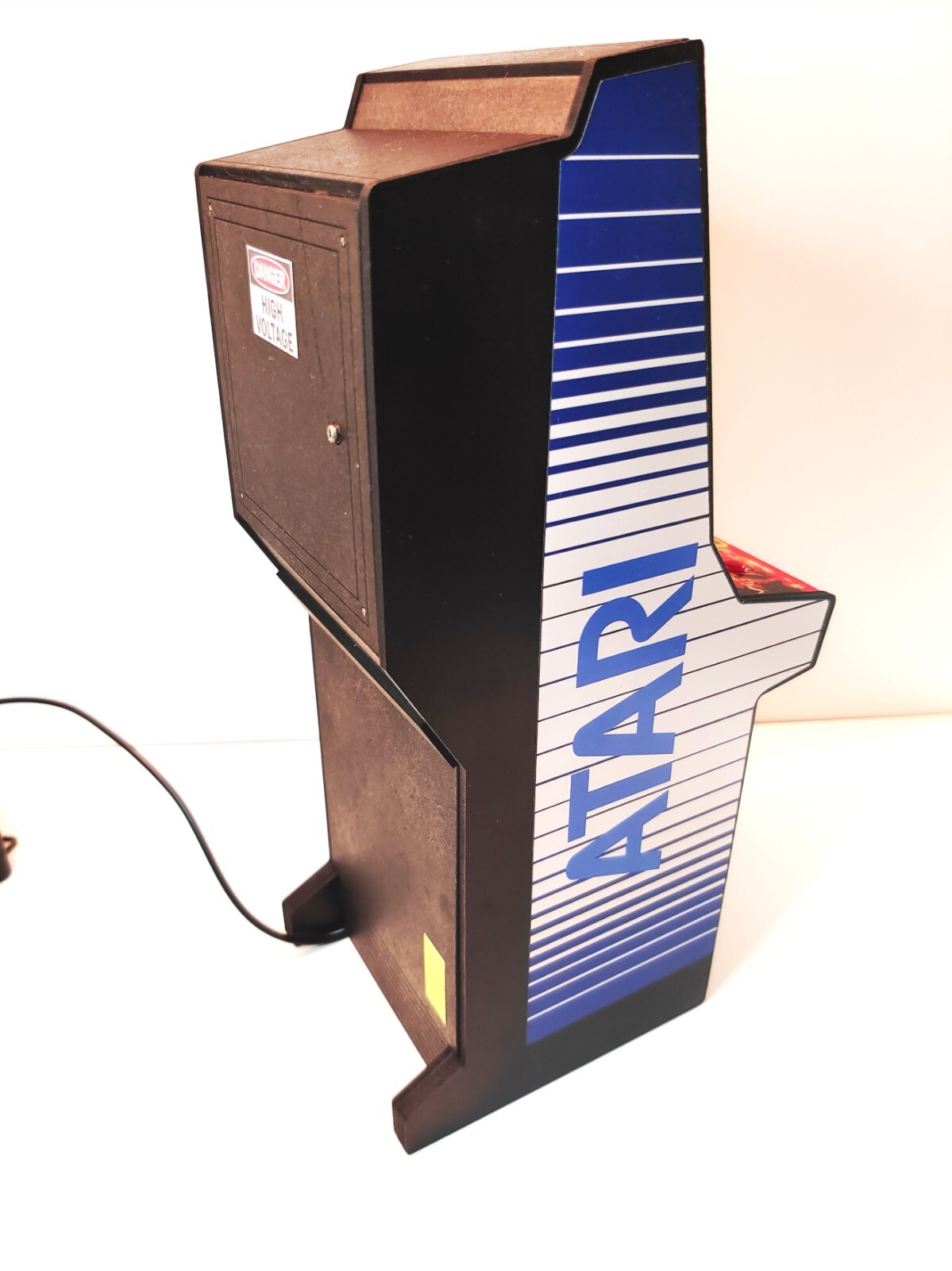 Indiana Jones 1/6 scale mini working arcade cabinet (Playscale, New Wave Toys).