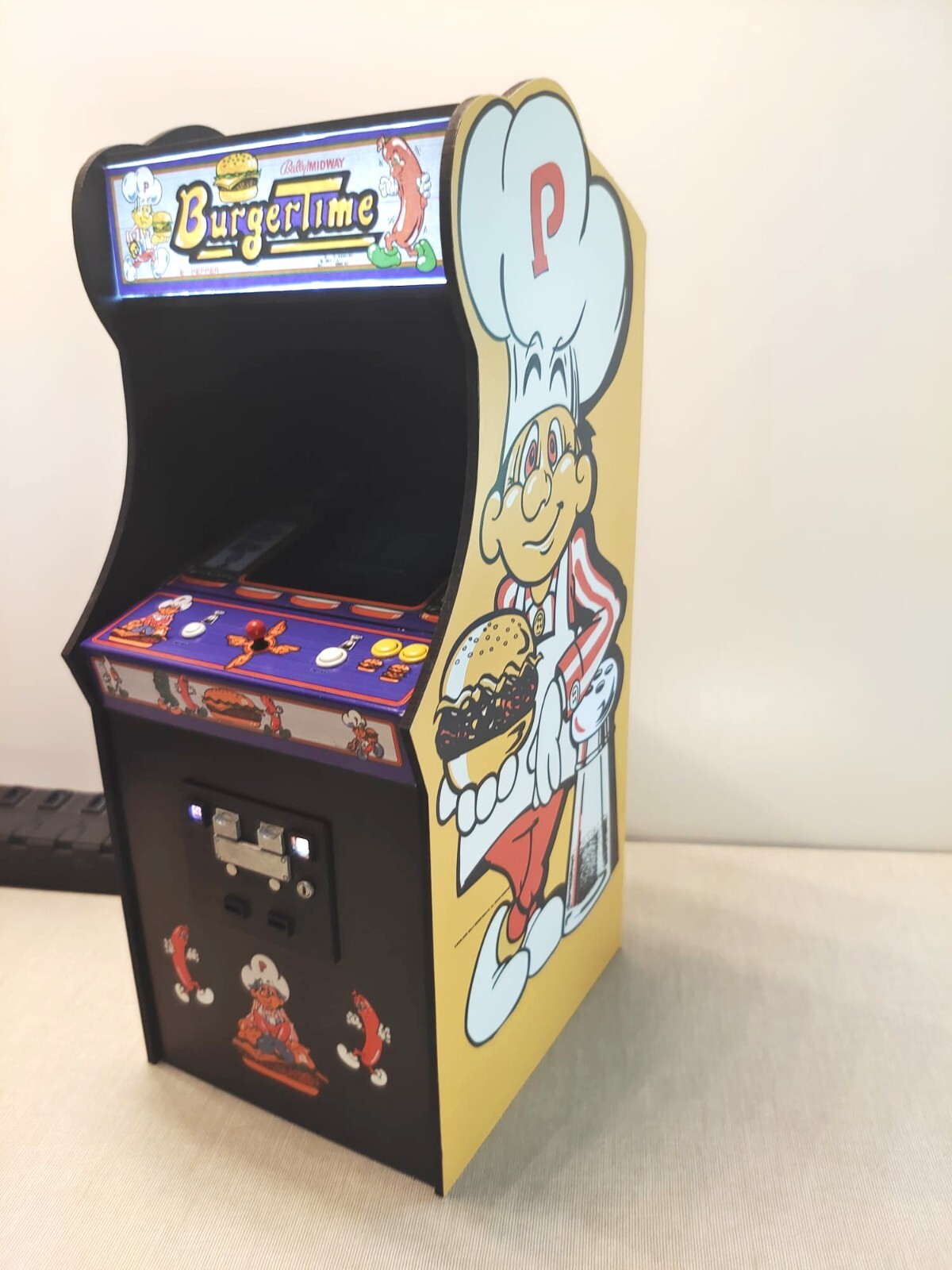 Burger Time 1/6 scale mini working arcade cabinet (Playscale, New Wave Toys).