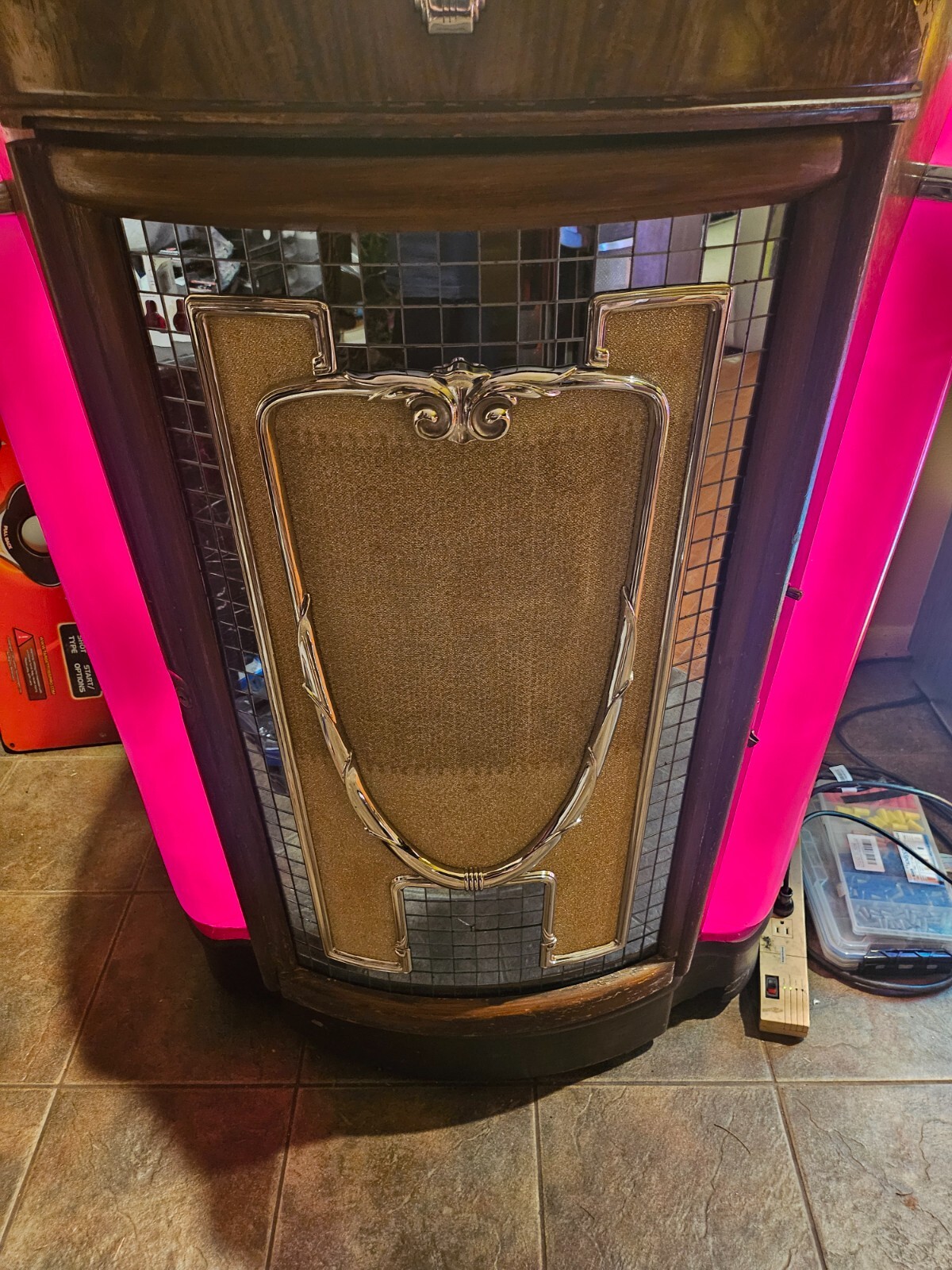 1948 Seeburg 148 Symphonola jukebox older restoration plays, looks great