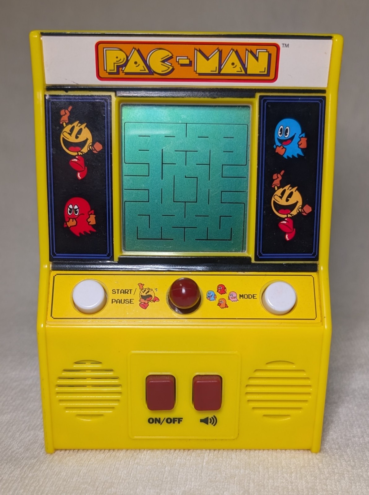 PAC-MAN BANDAI NAMCO 6 inch mini arcade machine – tested, clean battery contacts