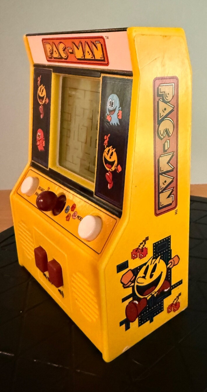 Retro PAC-MAN Mini Battery Operated Arcade Game Bandai Namco