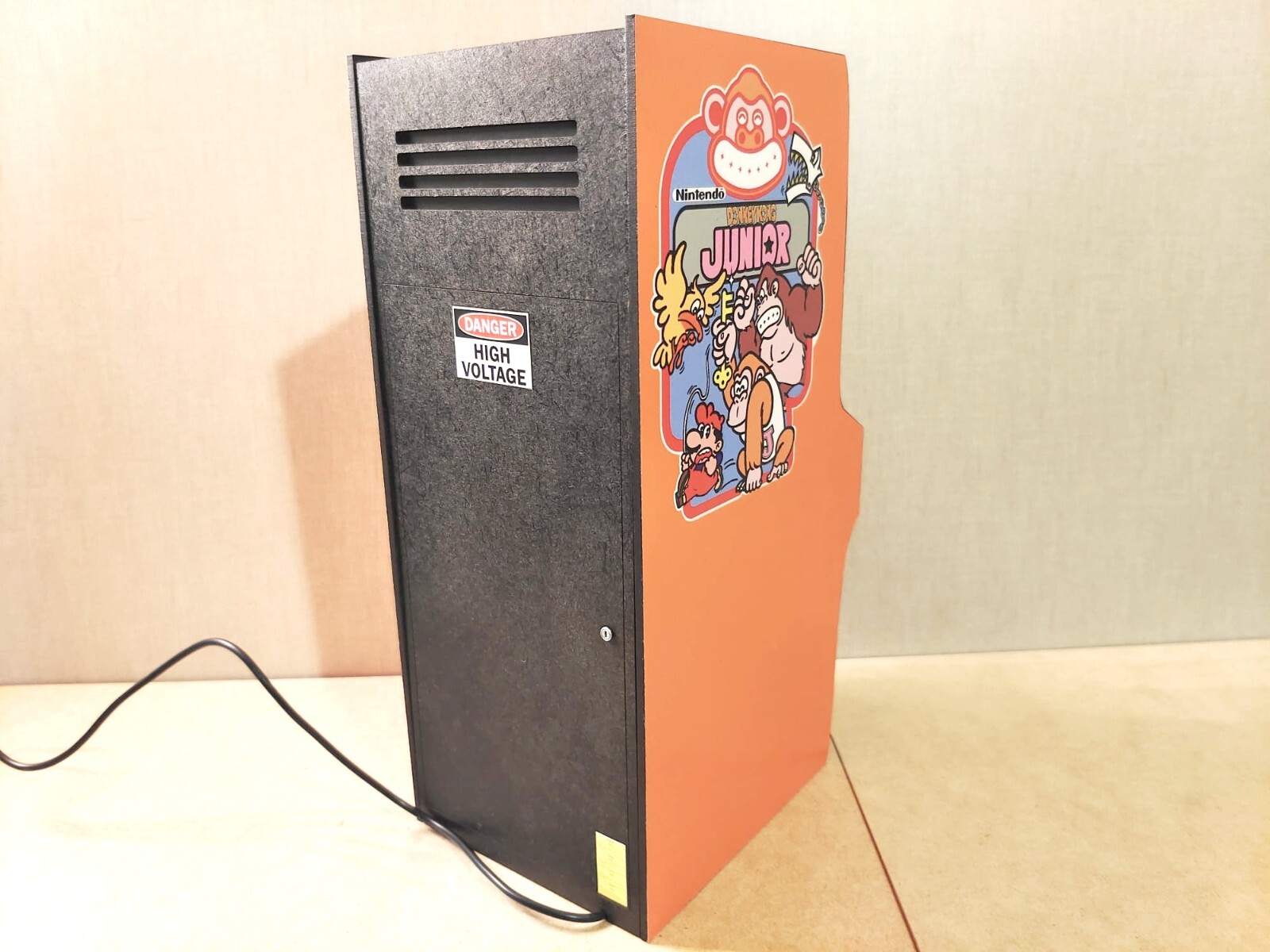 Donkey Kong Jr 1/6 scale mini working arcade cabinet (Playscale, New Wave Toys).