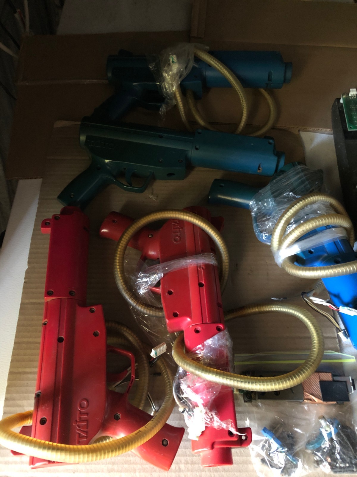 TAITO UNDER FIRE ARCADE GAME GUNS RED AND BLUE WITH PARTS ARCADE