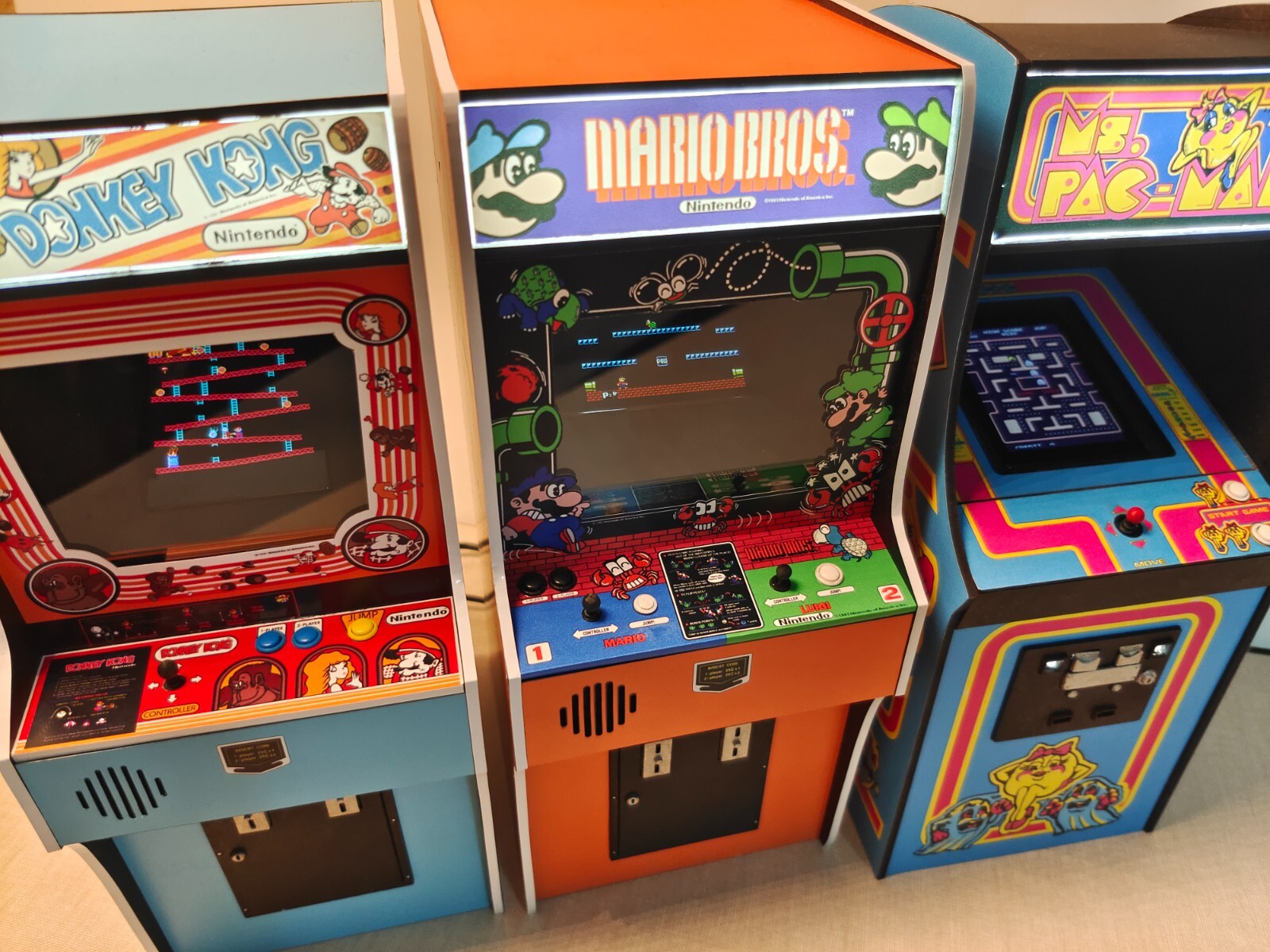 Mario Bros 1/6 scale mini working arcade cabinet (Playscale, New Wave Toys).