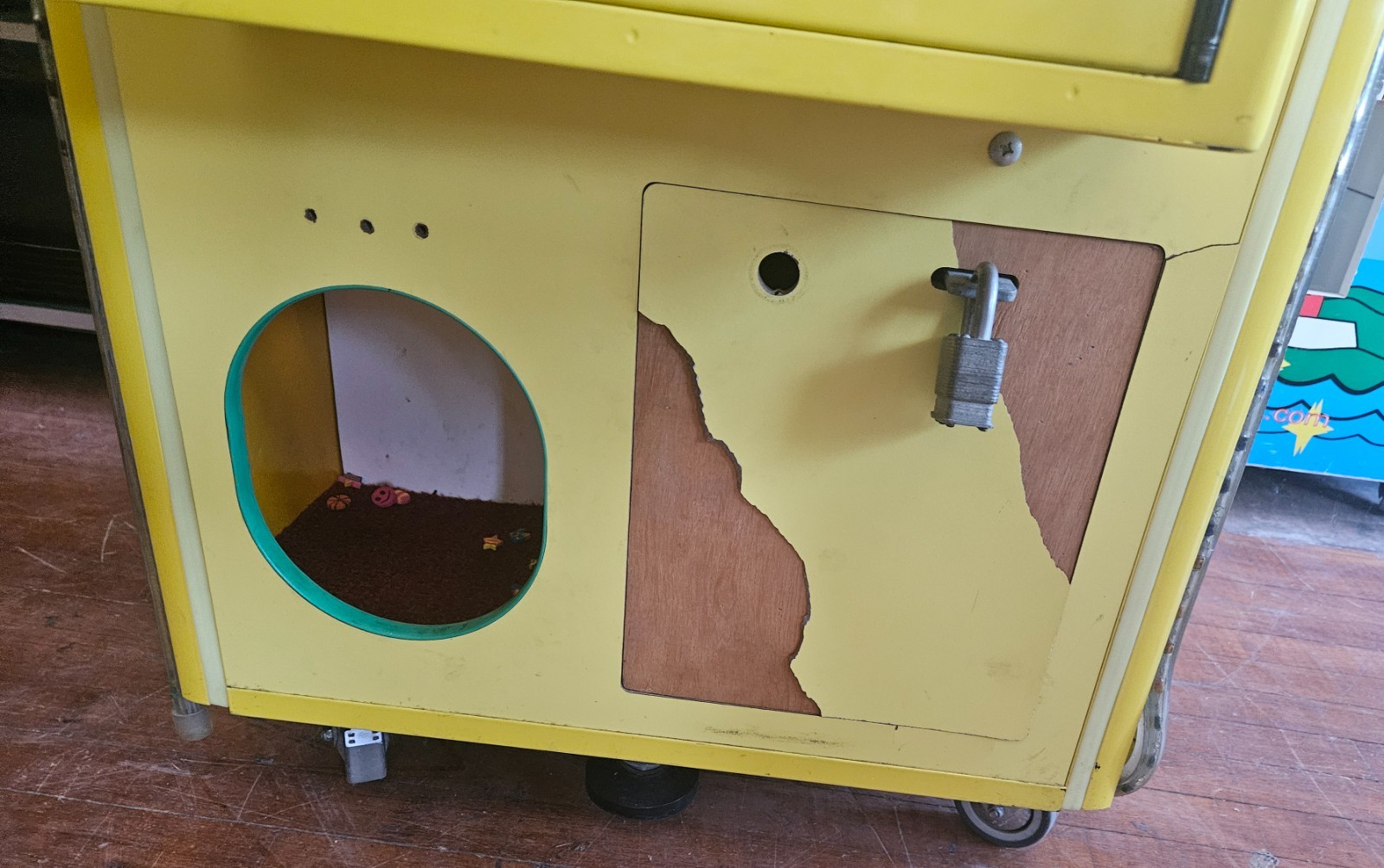 Coastal Amusements CANDY CRANE Arcade Prize Redemption Claw Machine WORKS