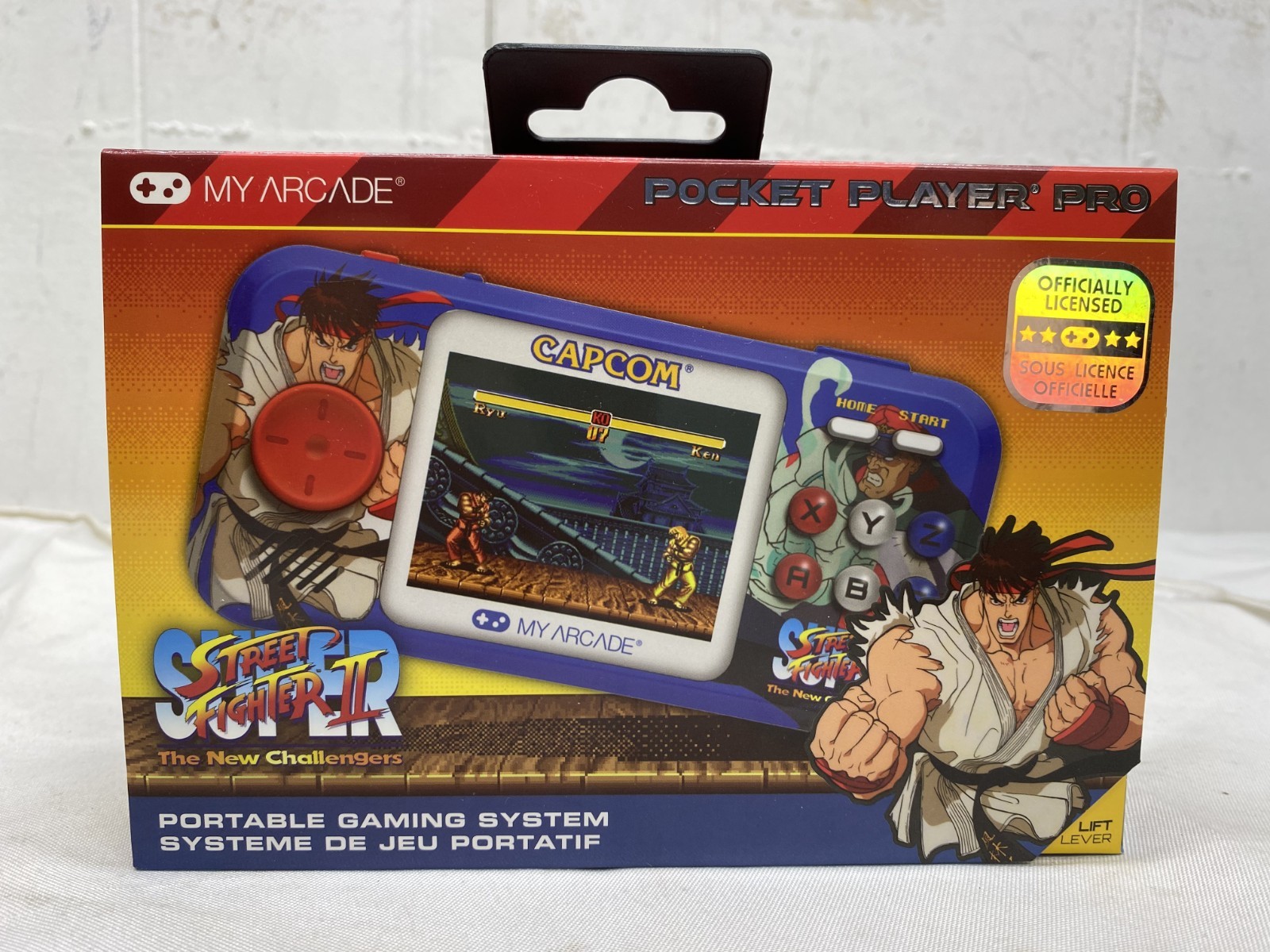 Street Fighter II Pocket Player Pro: Capcom, Retro Gaming, 2 Games in 1