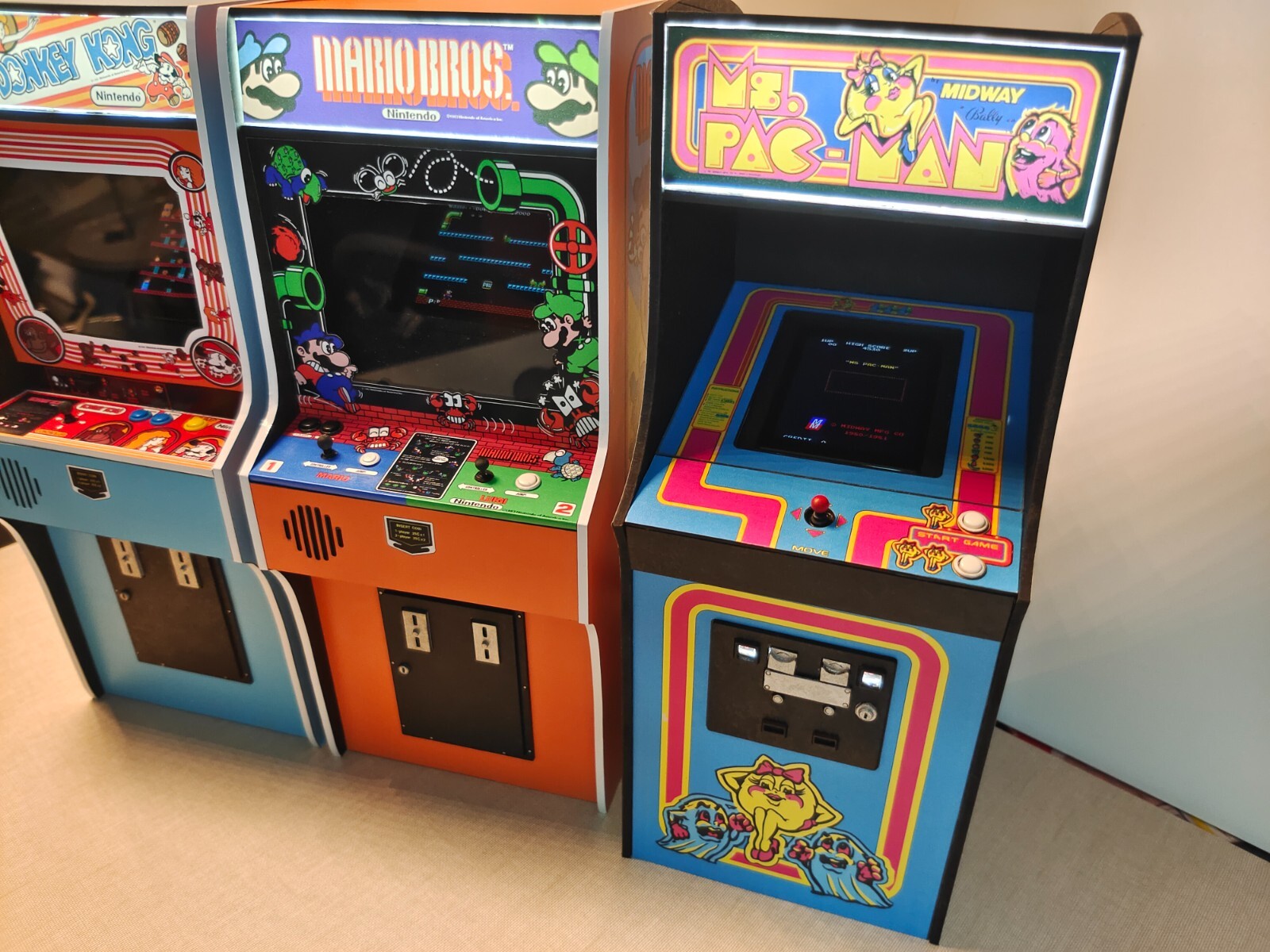 Mario Bros 1/6 scale mini working arcade cabinet (Playscale, New Wave Toys).