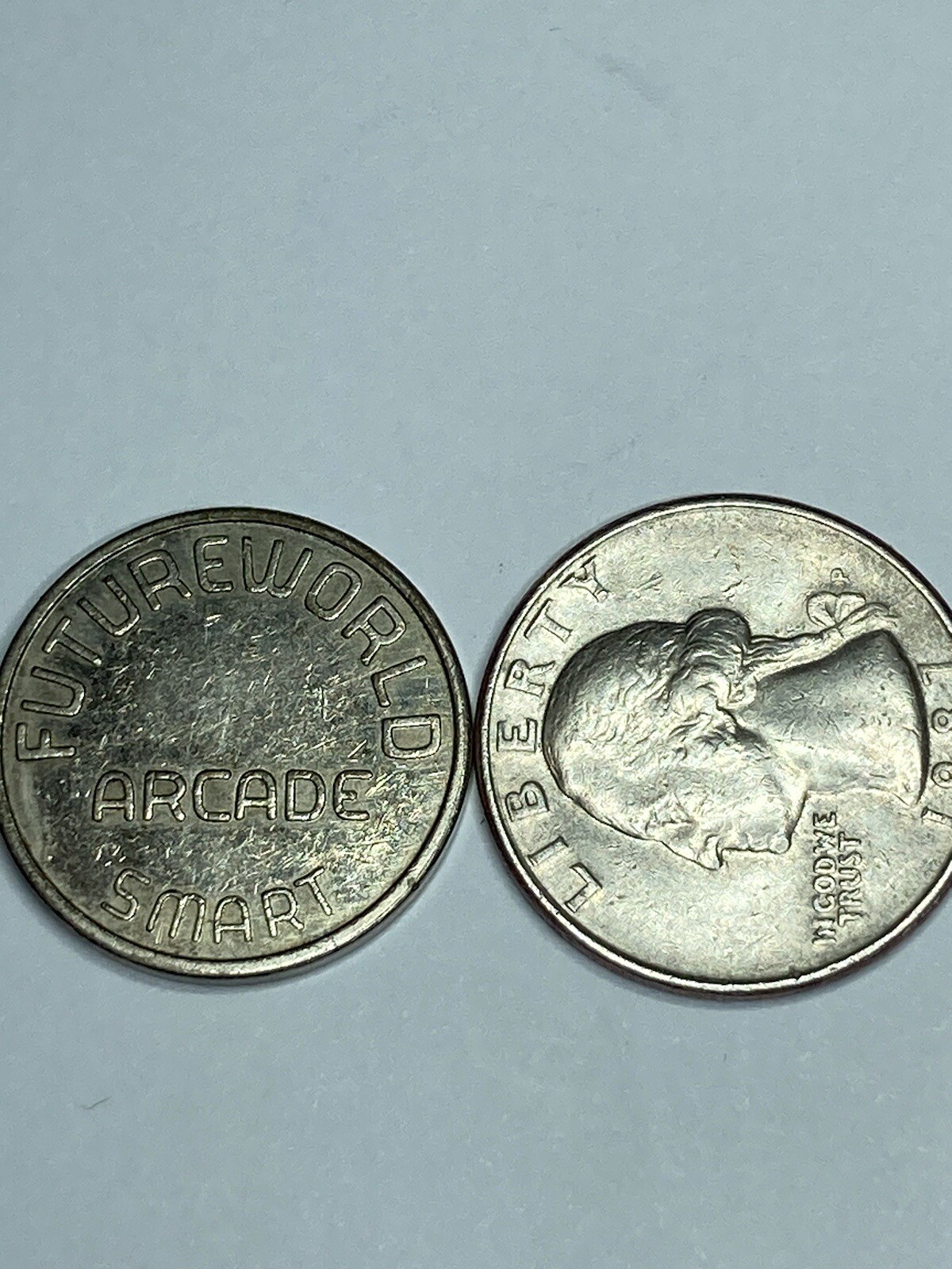 RARE FUTUREWORLD ARCADE TOKEN SMART DEFUNCT #qz1