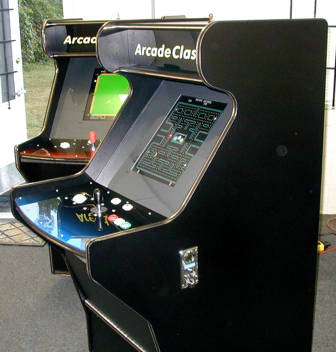 Commercial Quality / Sitdown Arcade Game 60 Games (USA Made)