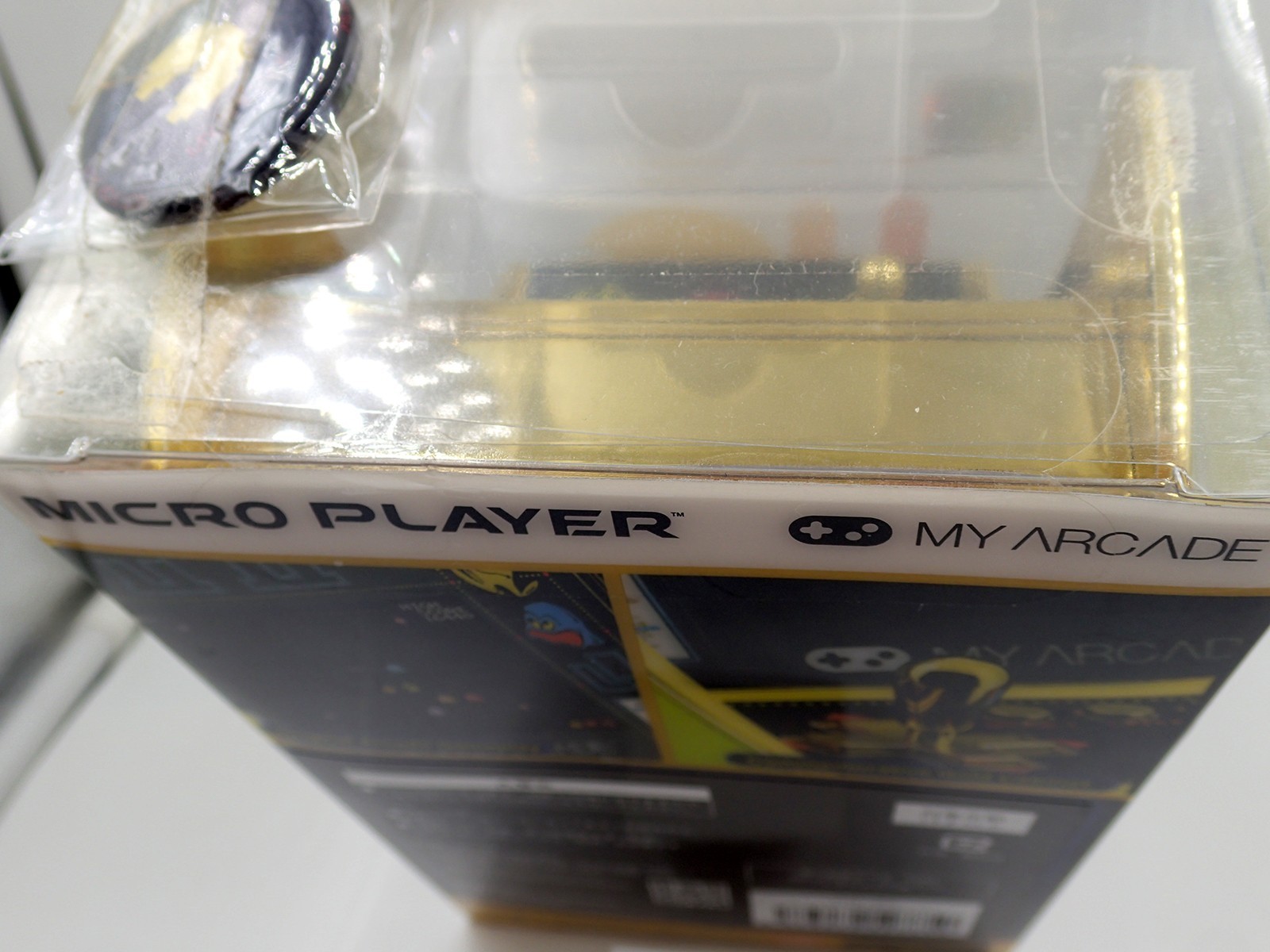 Unopened Retro Arcade PAC-MAN 40TH ANNIVERSARY Golden dreamGEAR w/tin badge