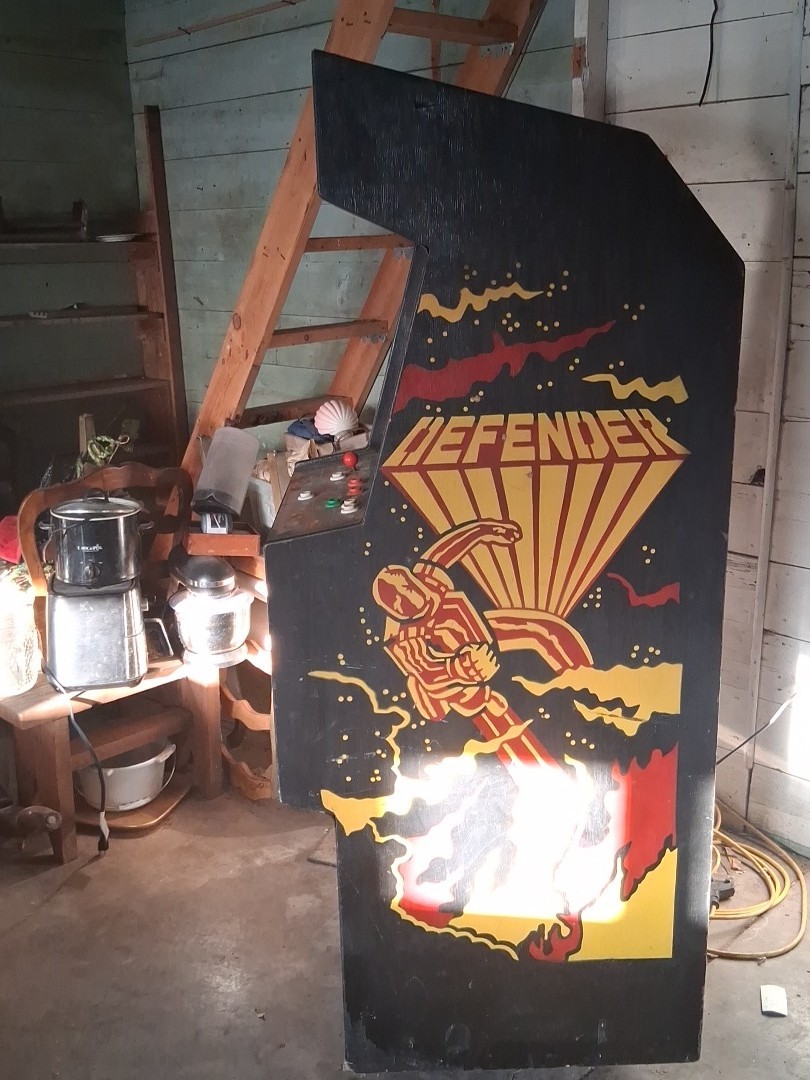 Williams Defender Original Vintage Coin-Operated Video Arcade Machine Cabinet