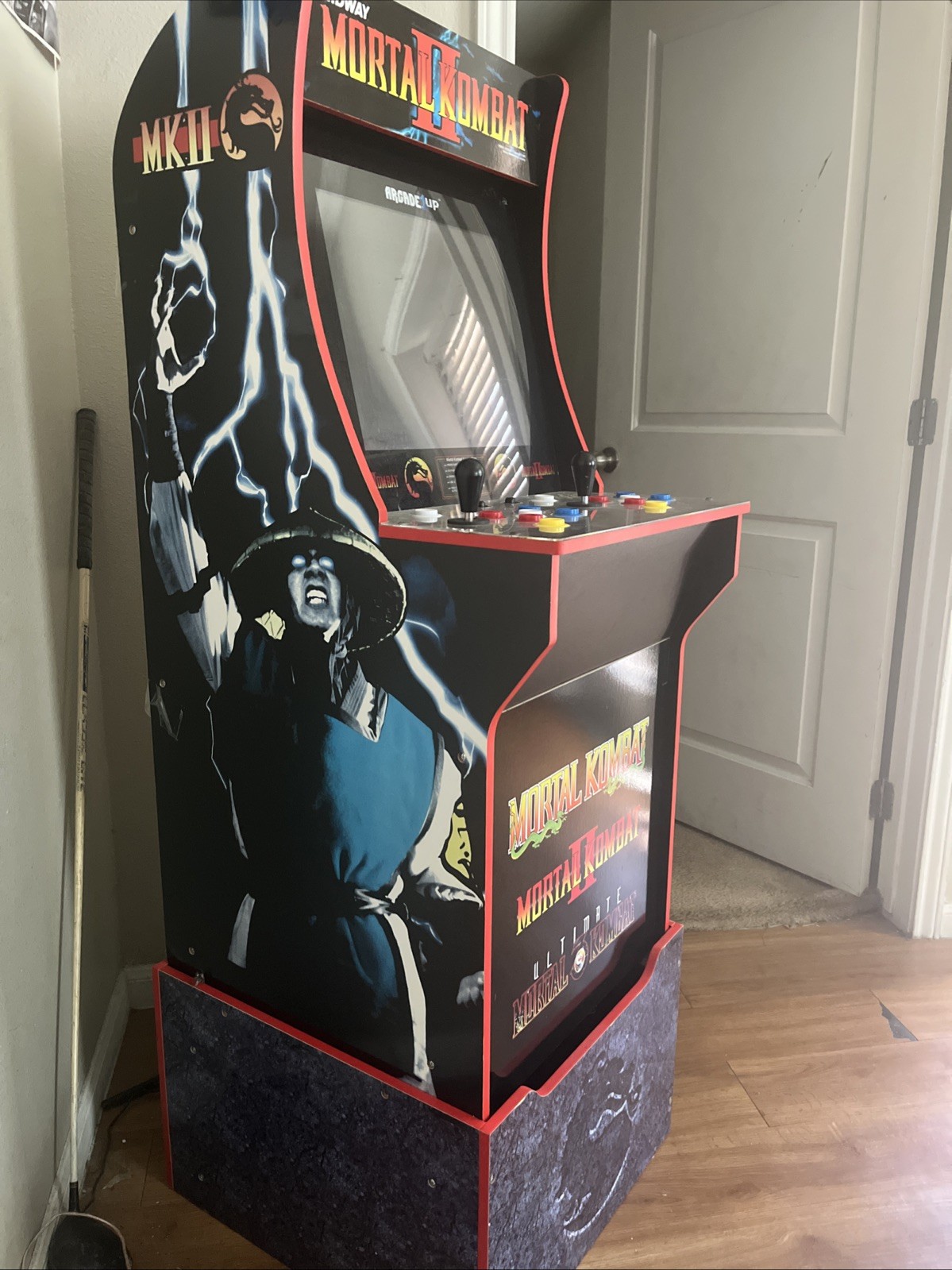 Mortal Kombat Arcade1Up Cabinet – 1 2 & 3 Games + Riser, Mint Condition