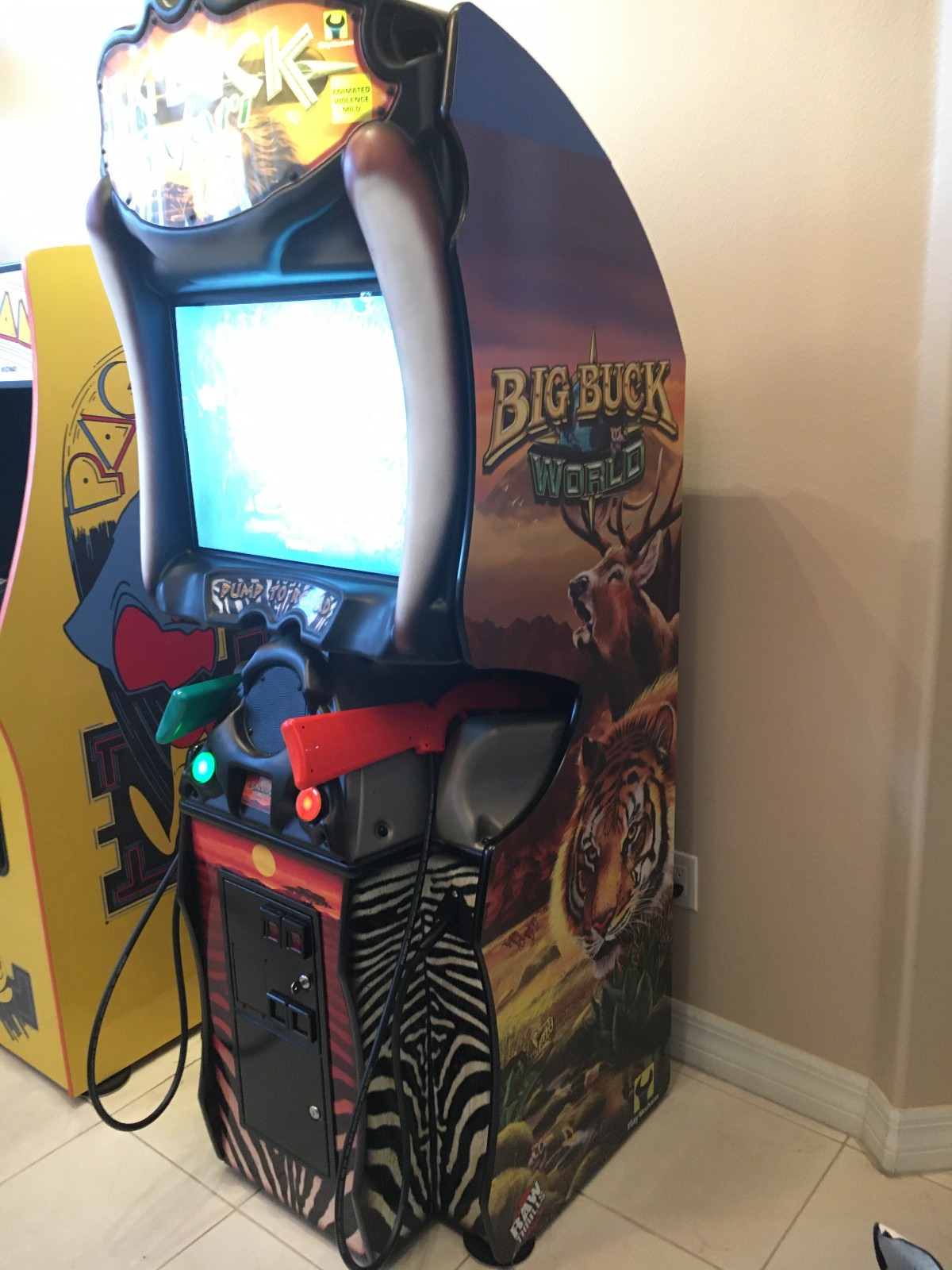 BIG BUCK HUNTER WORLD SAFARI FULL SIZE ARCADE GAME – CRT MONITOR WEAK