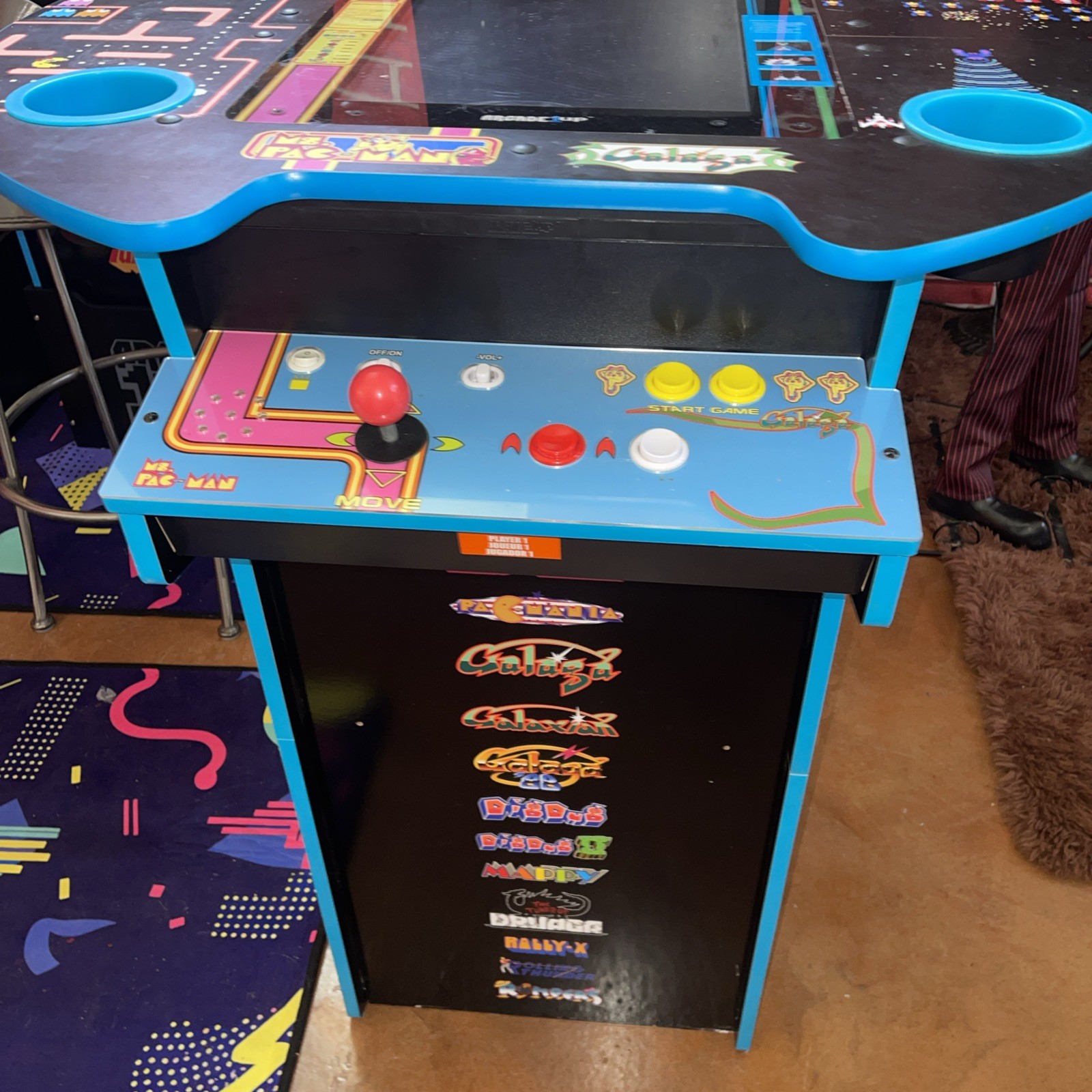 MS PACMAN PUB TABLE