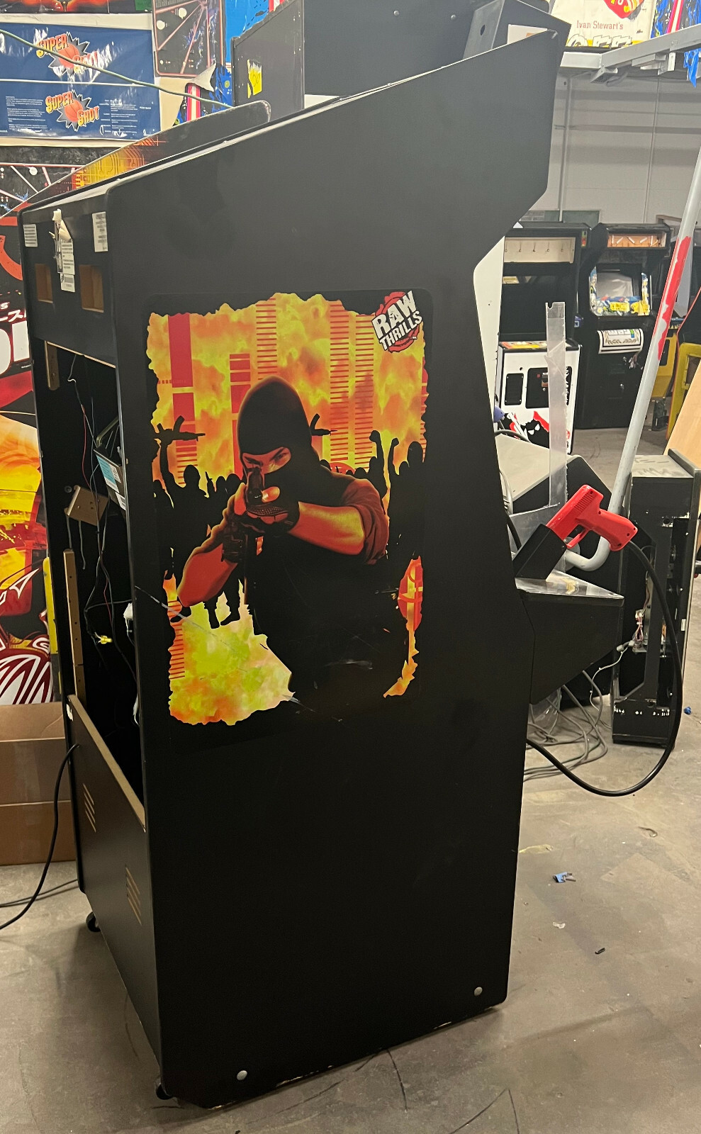 TARGET TERROR ARCADE MACHINE by RAW THRILLS 2004 (Excellent Condition) *RARE*