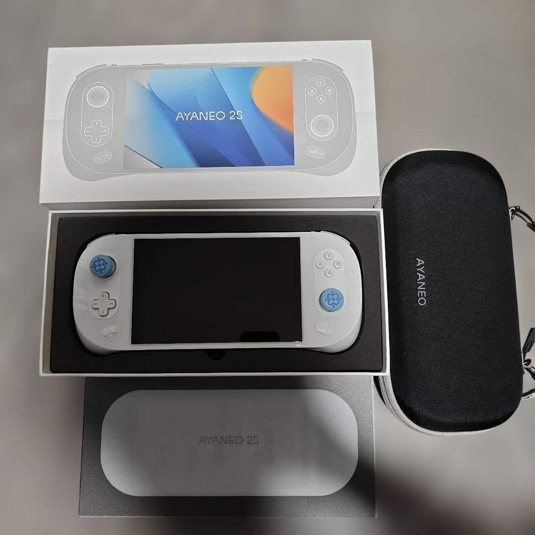 AYANEO 2S Ryzen 7 7840U 7in 1200p Handheld Gaming PC White w/Box BEAUTIFUL! MINT