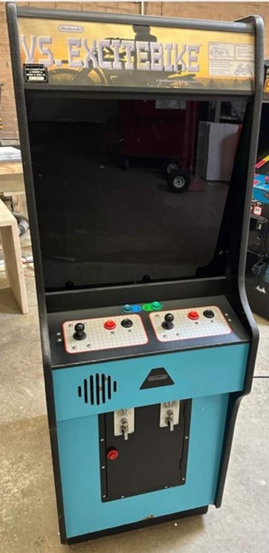 EXCITEBIKE – NINTENDO VS ARCADE MACHINE by NINTENDO 1984 (Excellent) *RARE*