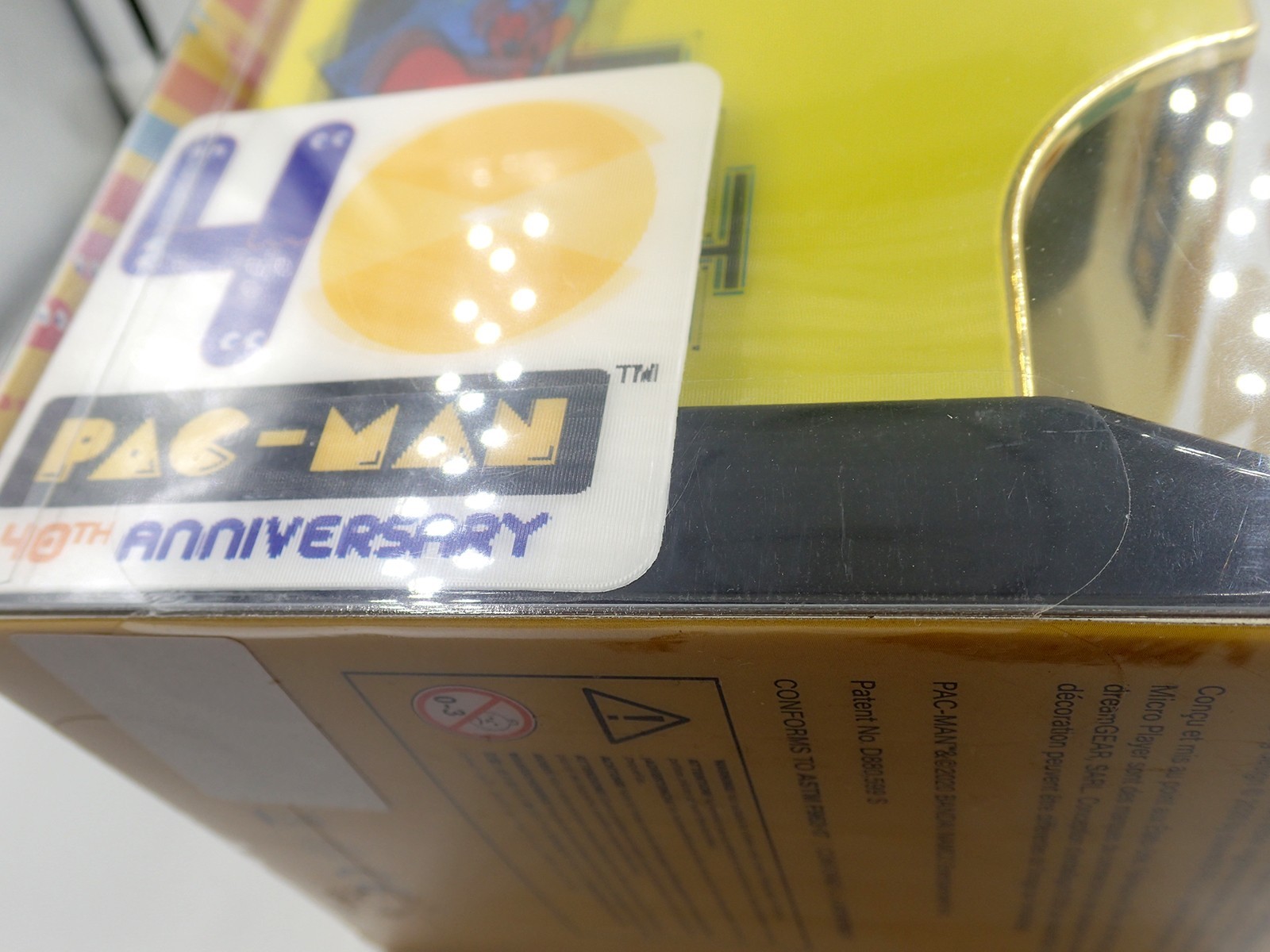 Unopened Retro Arcade PAC-MAN 40TH ANNIVERSARY Golden dreamGEAR w/tin badge