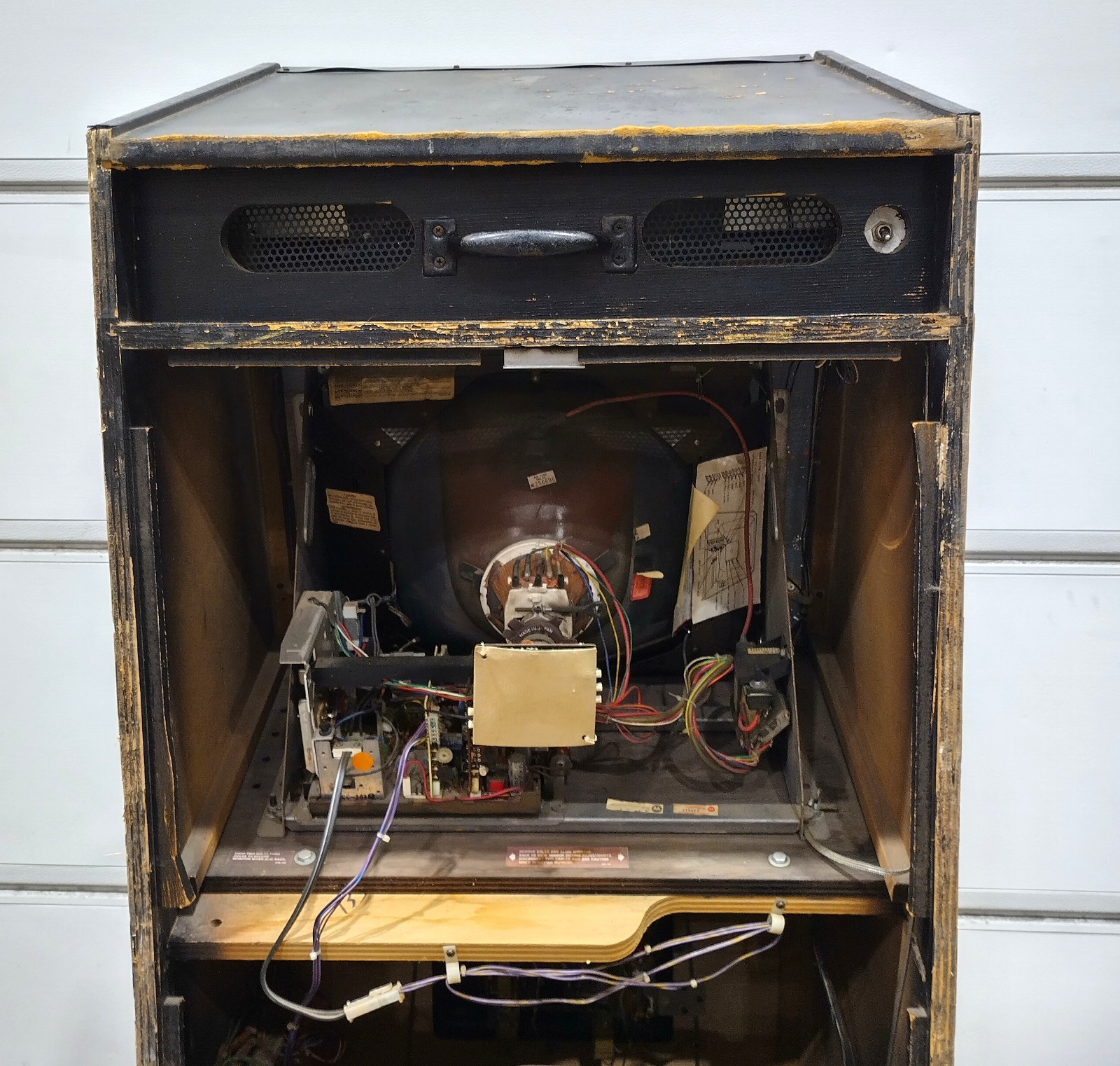 Williams Defender Stargate Vintage Full-sized Arcade Cabinet – No Power