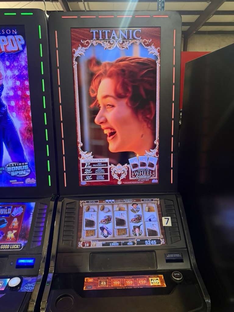 1 MICHAEL JACKSON AND 1 TITANIC 3500 EACH