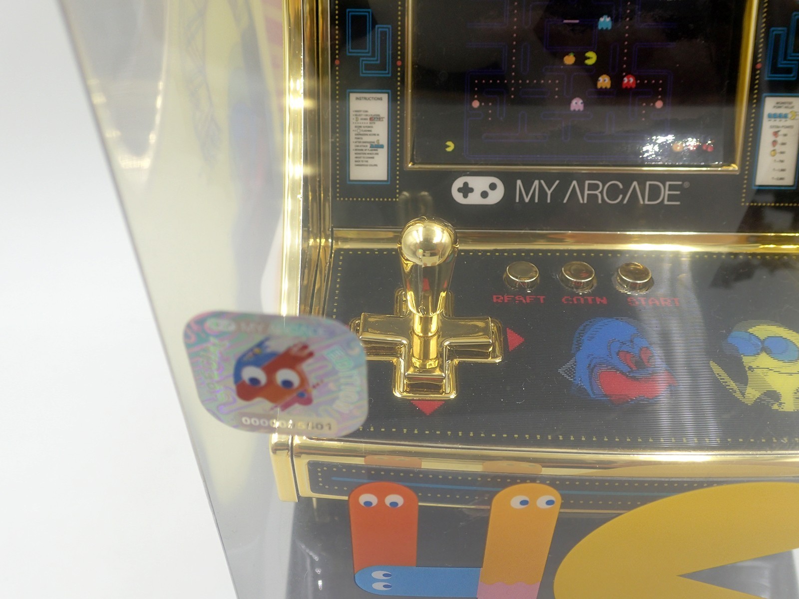Unopened Retro Arcade PAC-MAN 40TH ANNIVERSARY Golden dreamGEAR w/tin badge