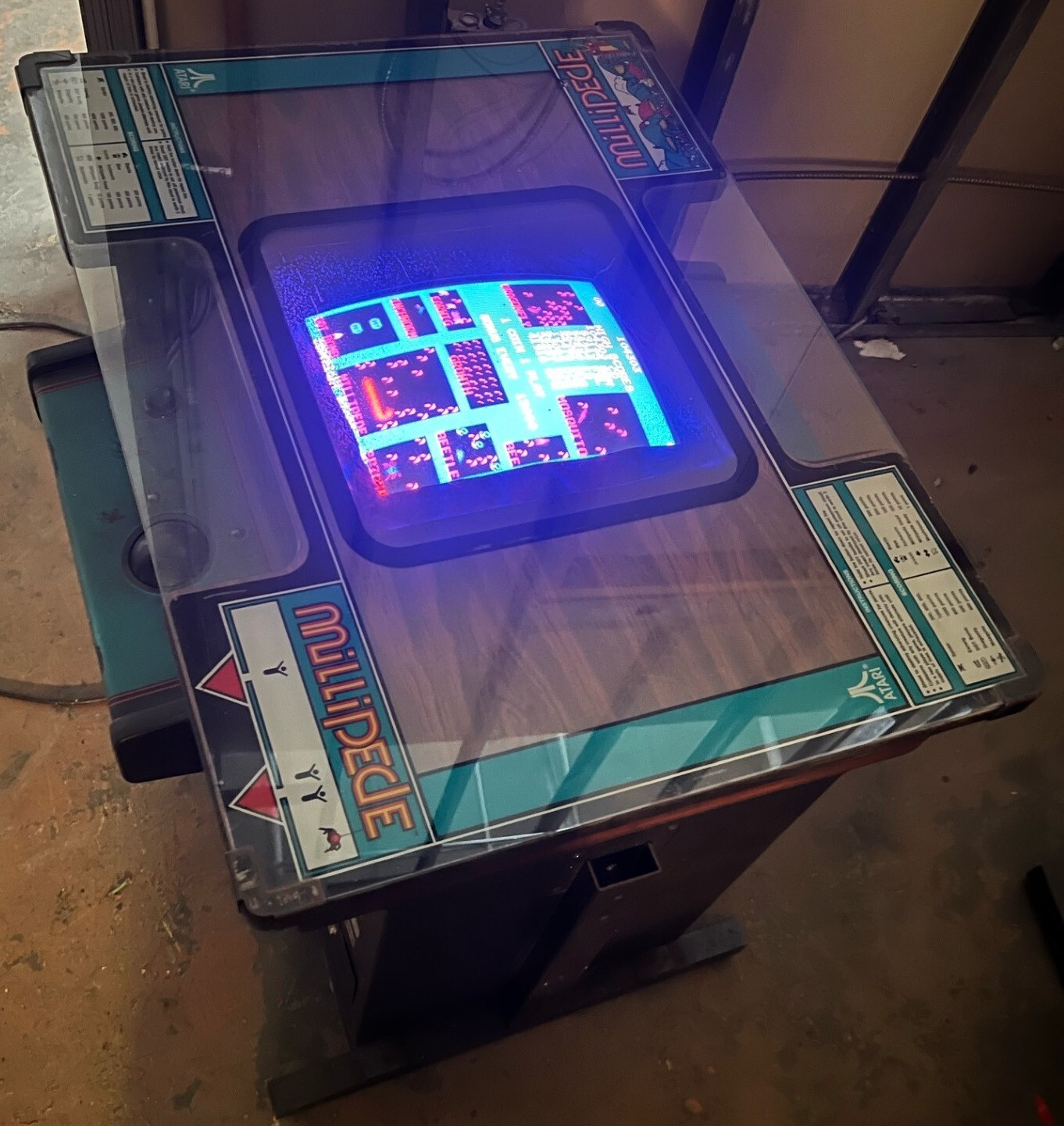 MILLIPEDE ARCADE COCKTAIL MACHINE by ATARI 1980 (Excellent Condition) *RARE*