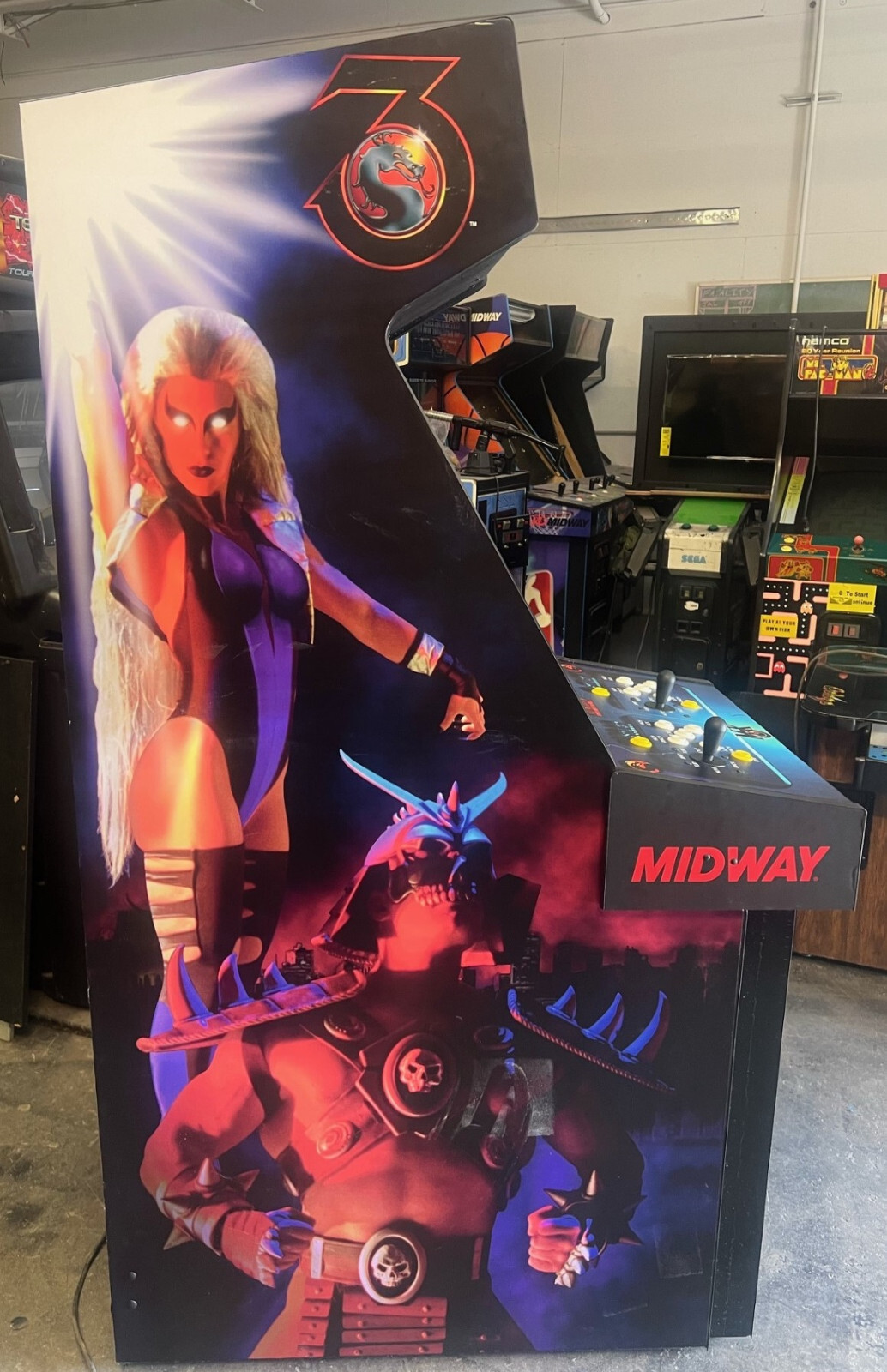 ULTIMATE MORTAL KOMBAT 3 ARCADE MACHINE by MIDWAY 1995 (Excellent Condition)