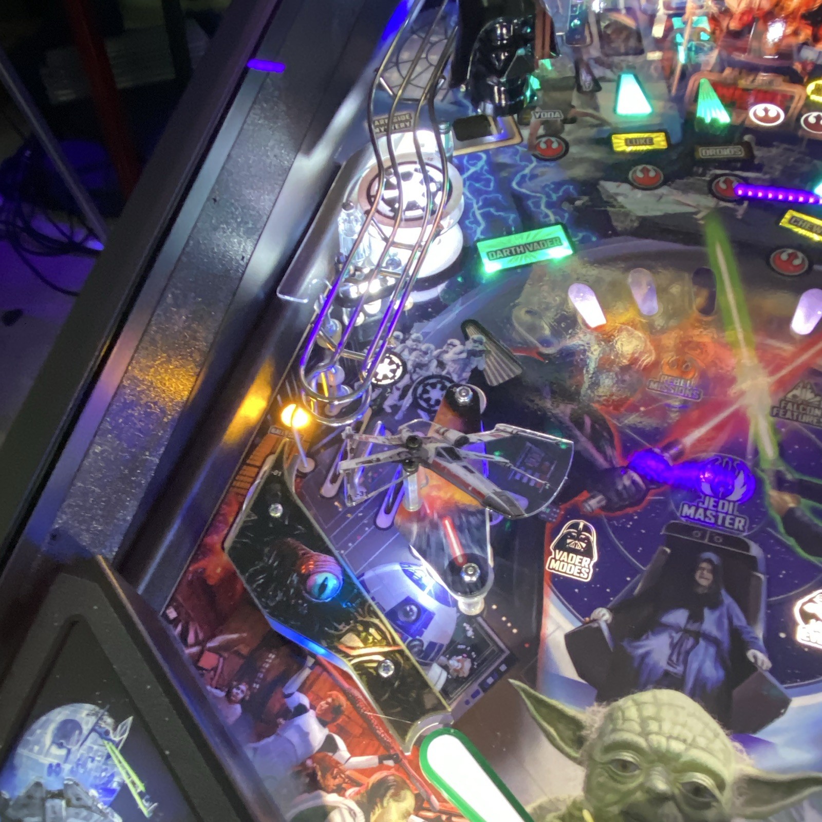 Stern Star Wars: Fall of the Empire Pinball Machine – Premium – dialed in!!