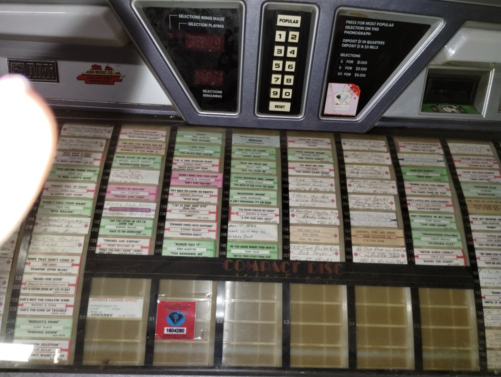 Rowe R-93 45rpm vinyl jukebox 100 records 200 selections looks sounds great