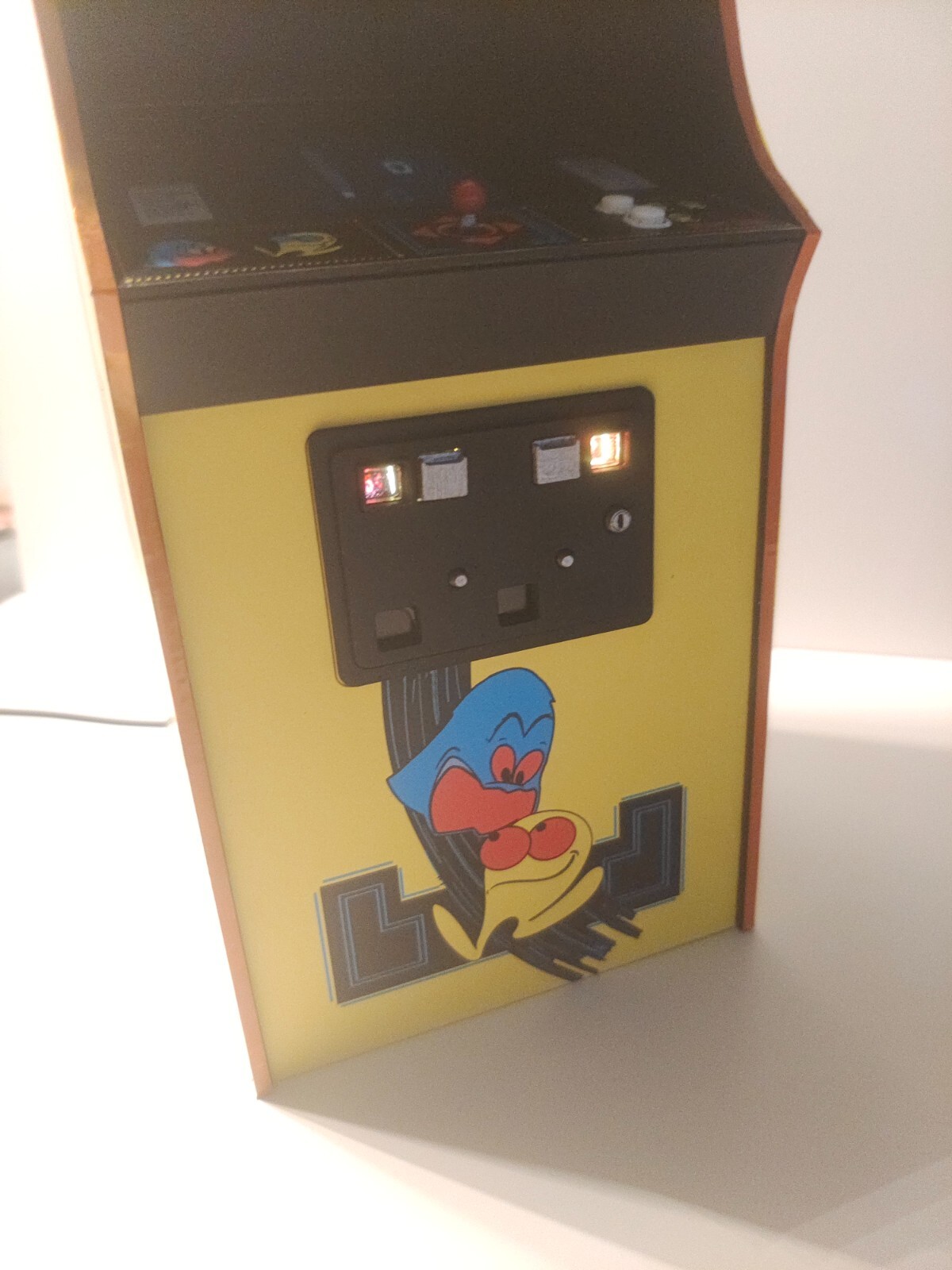 Pac Man 1/6 scale mini working arcade cabinet (Playscale, New Wave Toys).