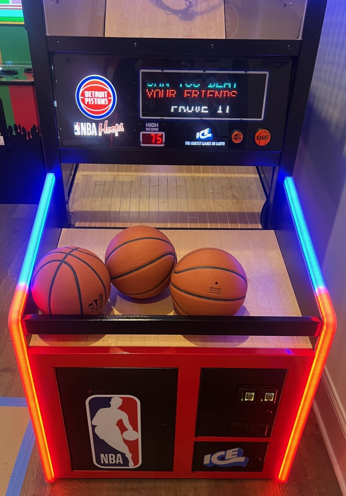 HOOPS BASKETBALL MACHINE PISTONS ARCADE MACHINE by ICE (Excellent Condition)
