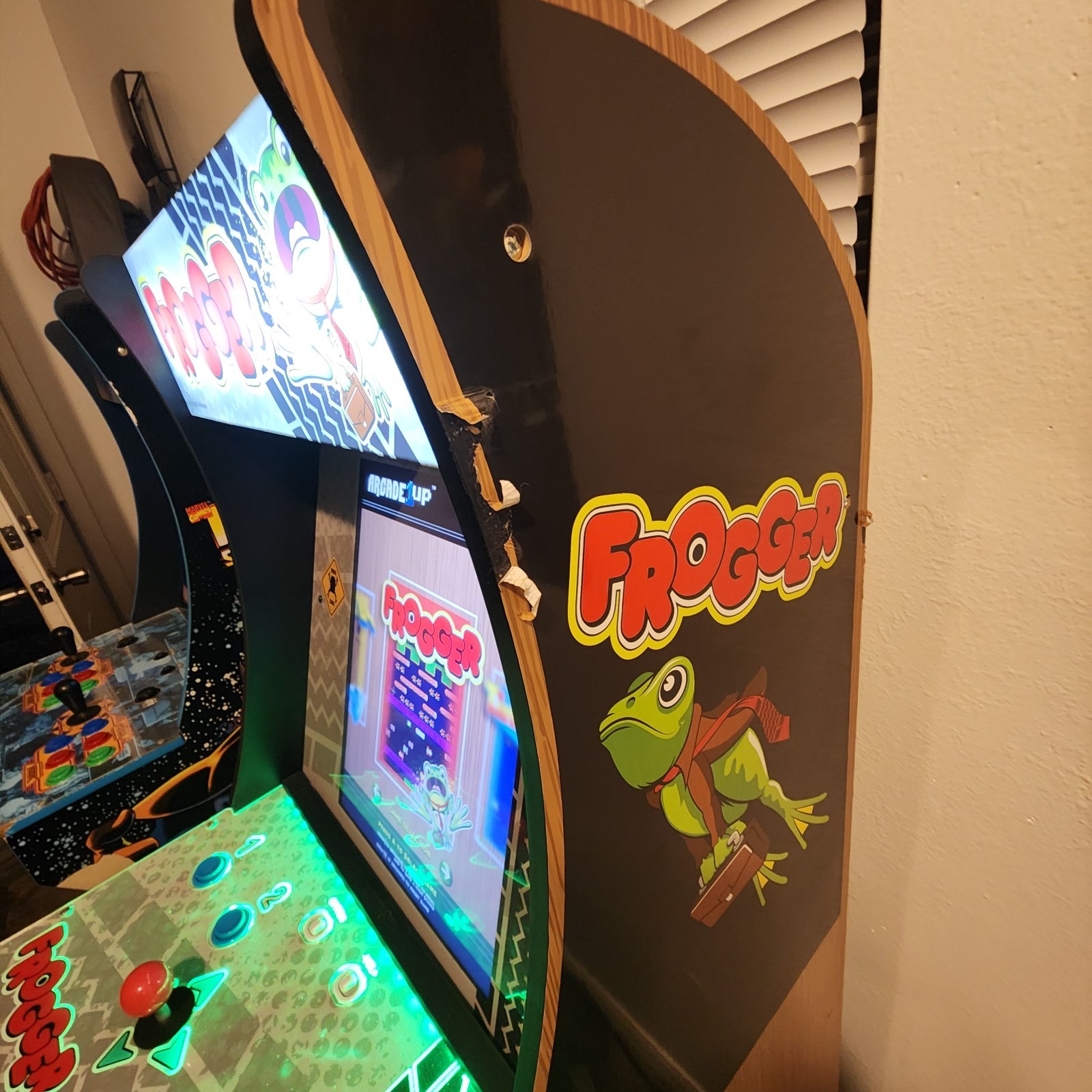 Arcade 1Up Frogger Cabinet with Riser!