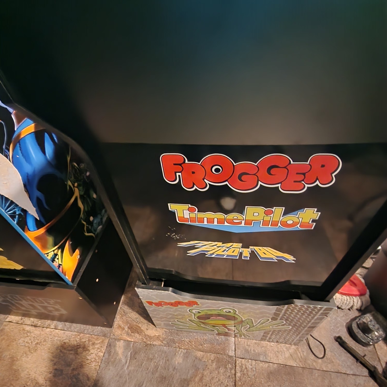 Arcade 1Up Frogger Cabinet with Riser!