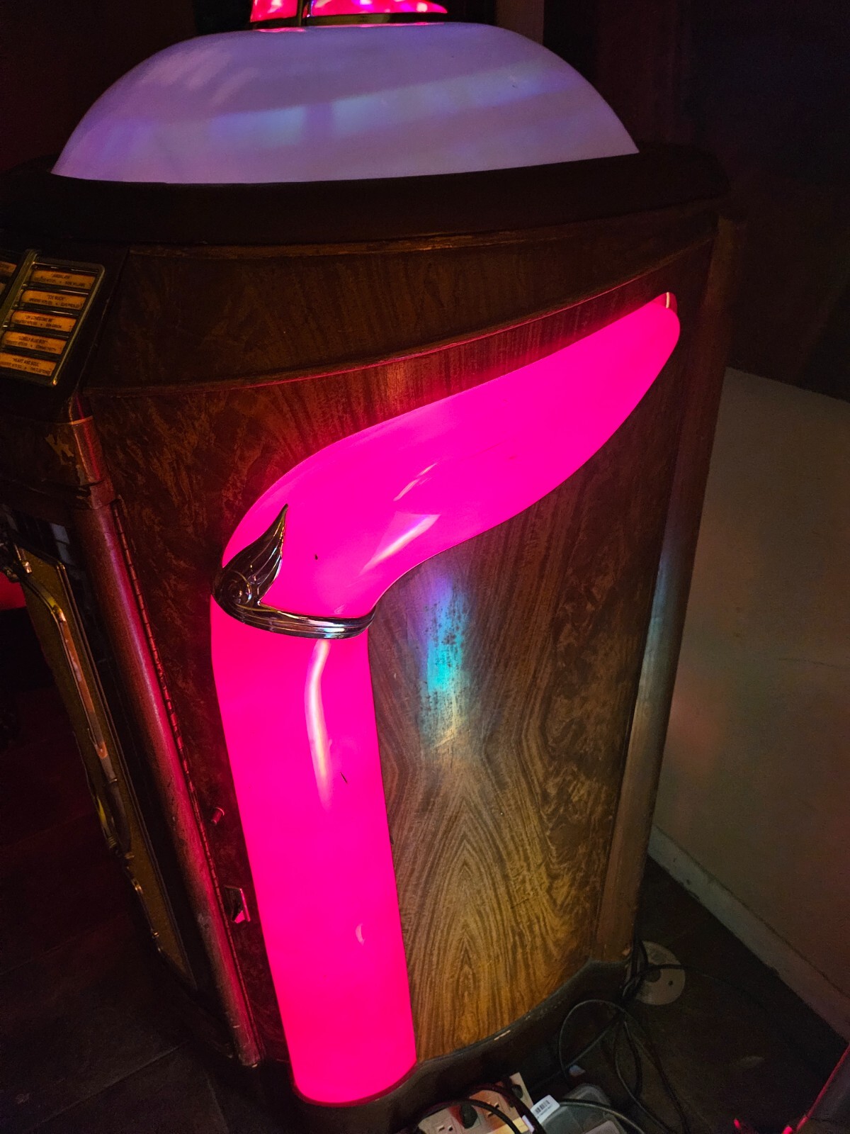 1948 Seeburg 148 Symphonola jukebox older restoration plays, looks great