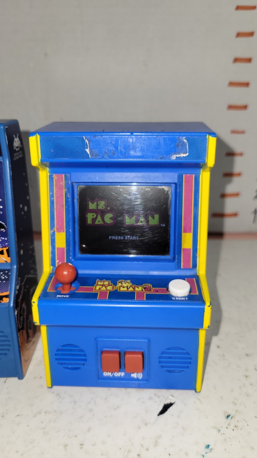 Ms Pacman/space Invaders Arcade Mini Handheld Tabletop Game Electronic Tested