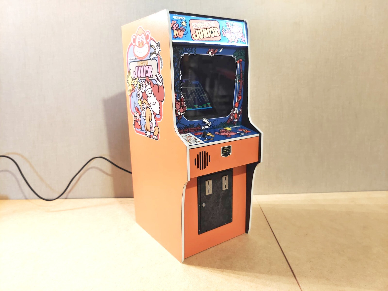 Donkey Kong Jr 1/6 scale mini working arcade cabinet (Playscale, New Wave Toys).