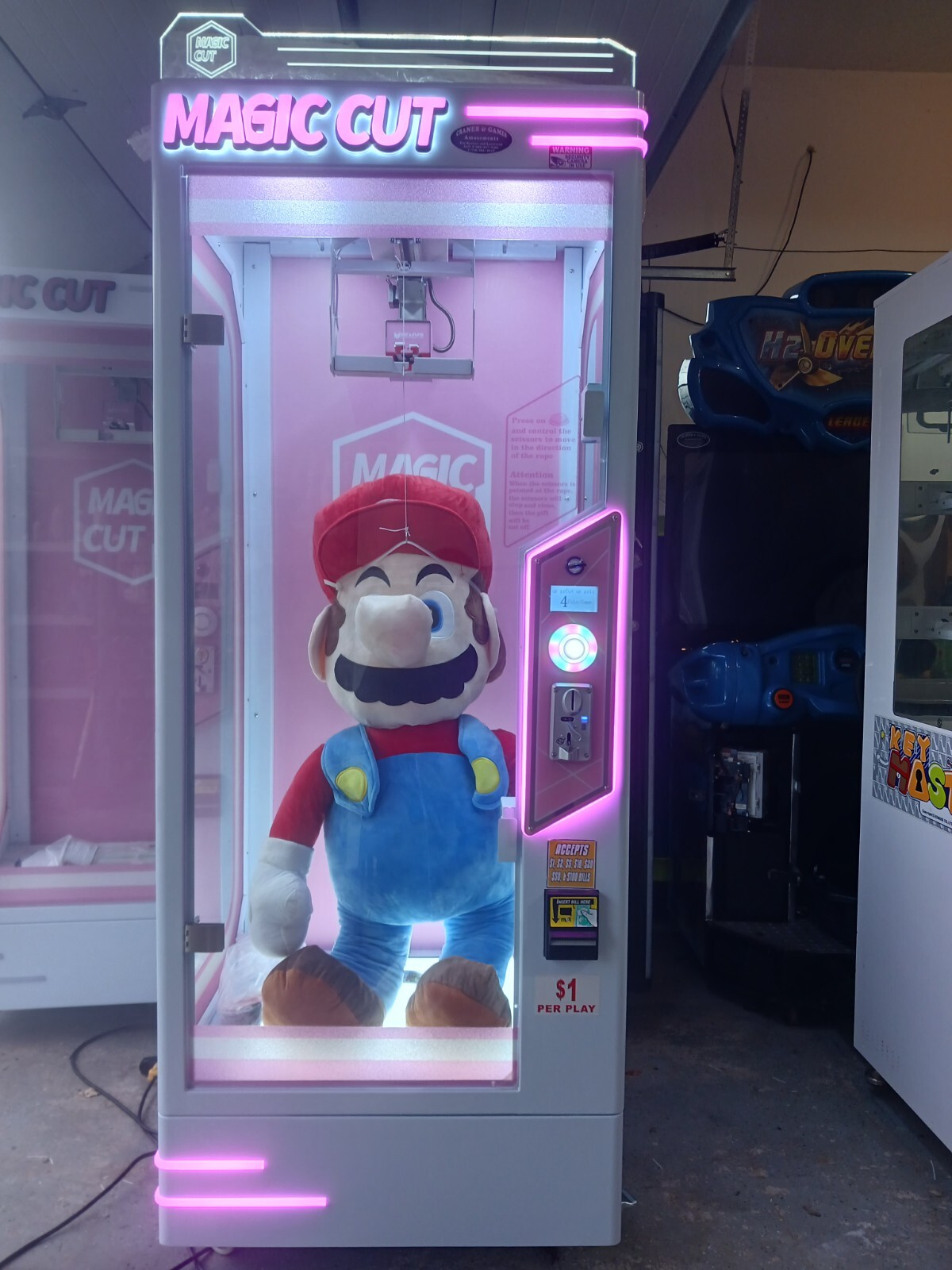 TOY PLUSH CUT TO WIN PRIZE ARCADE TOY CRANE MACHINE ( SHIPPING)