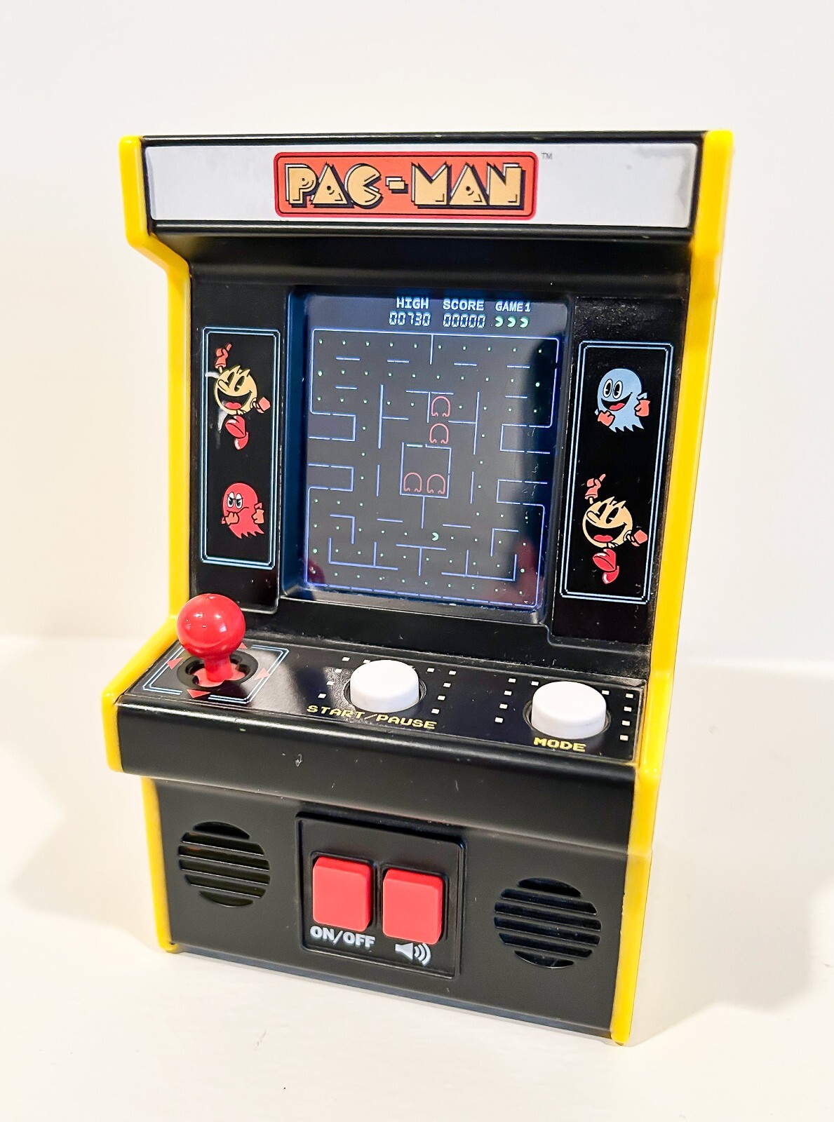 Pac-Man Mini Arcade Game Bandai Namco 09562 Miniature Pacman